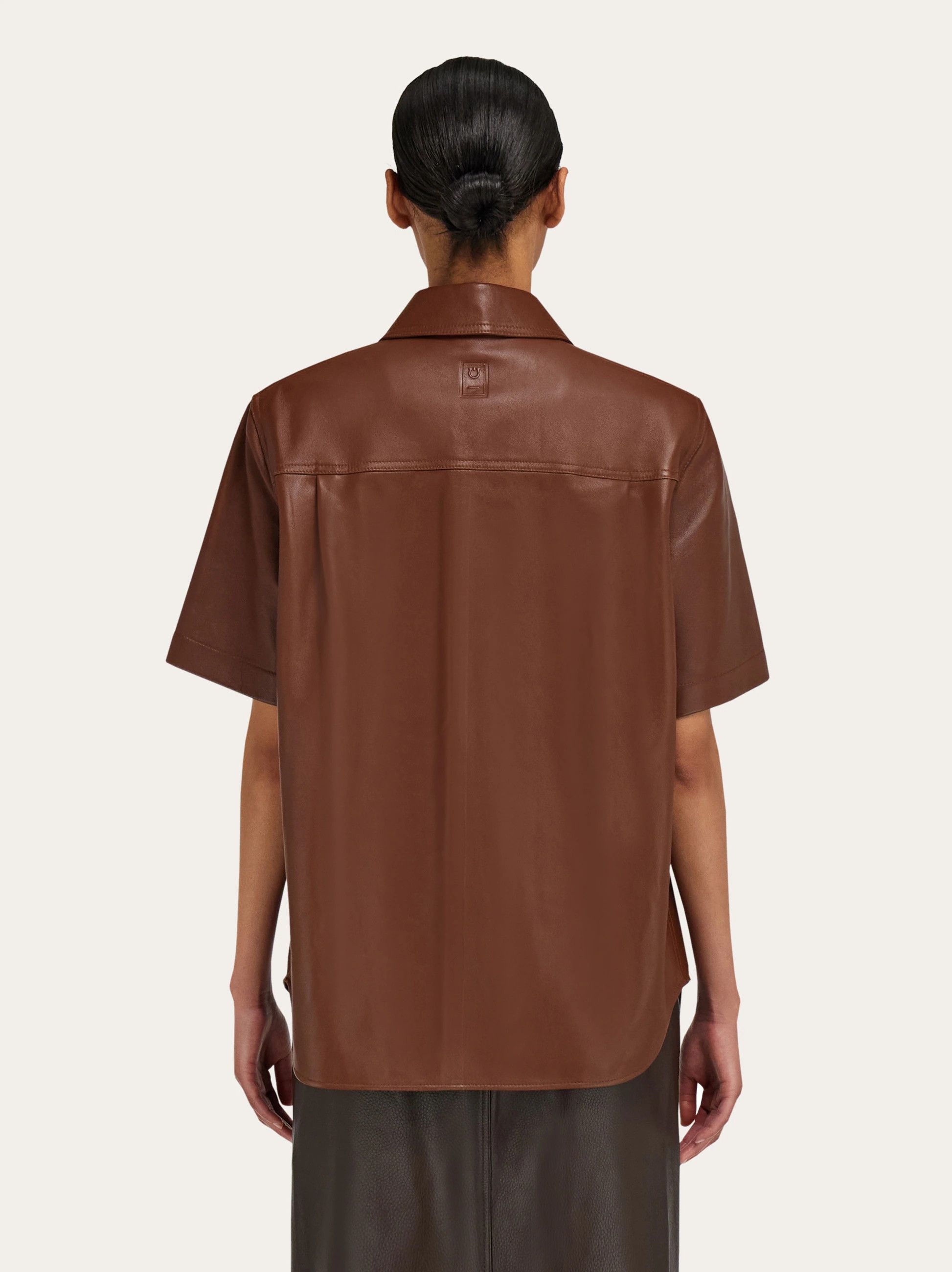 Salvatore Ferragamo o1s1rm0526 Nappa Shirt in Brown Size XS / US 0-2 / IT 36-38 - 4 Thumbnail