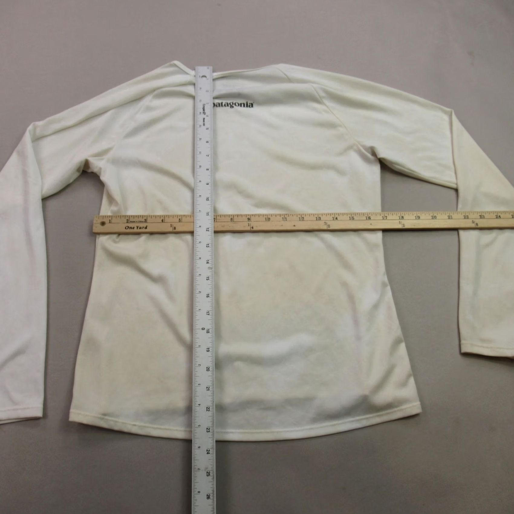 Patagonia Patagonia Shirt Mens Medium Long Sleeve Crew Neck Ivory Outdoor Lightweight Size US M / EU 48-50 / 2 - 7 Thumbnail