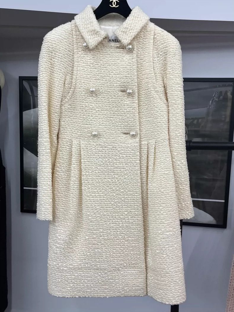 Chanel Chanel Space Series White Pearl Button Coat Size XS / US 0-2 / IT 36-38 - 1 Thumbnail