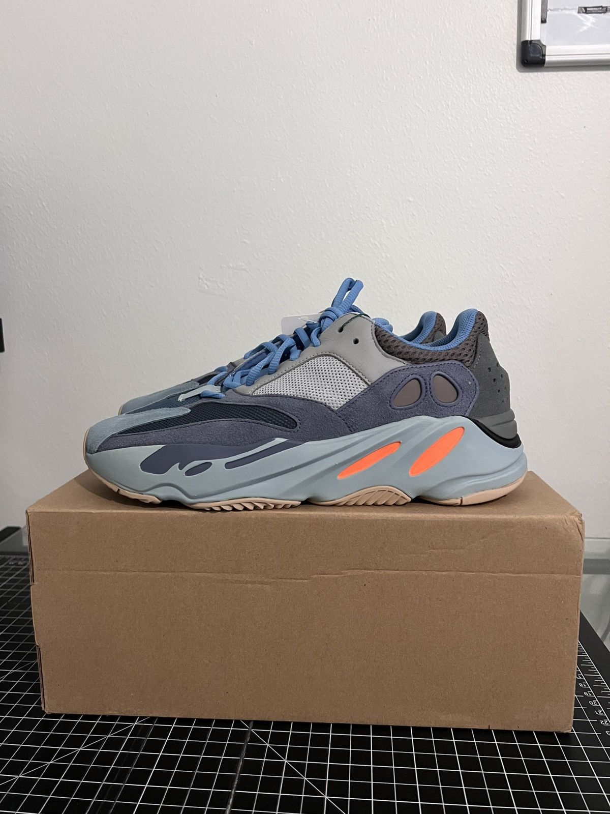 Adidas ADIDAS YEEZY 700 CARBON BLUE Size US 10 / EU 43 - 5 Thumbnail