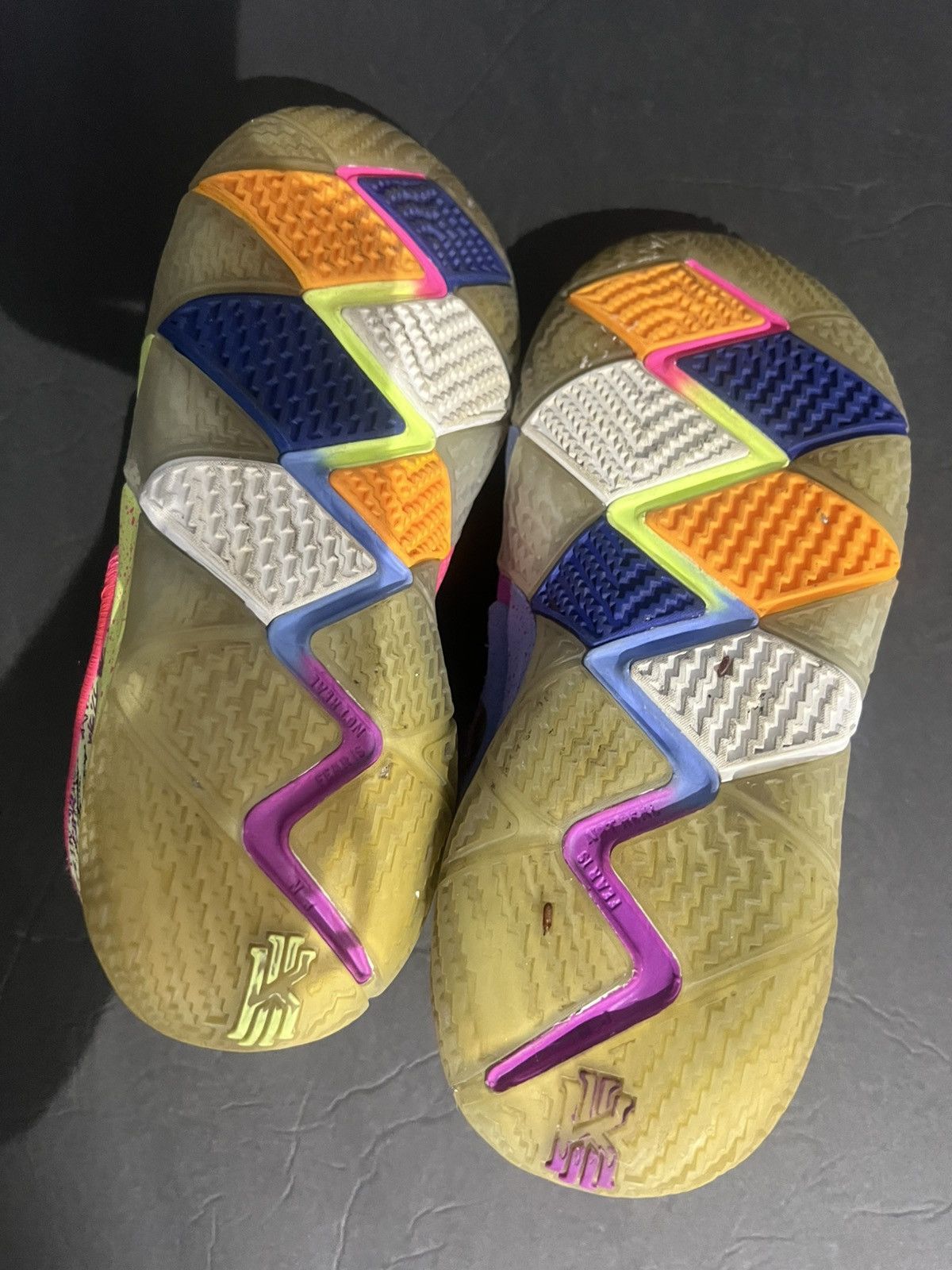 Nike Kyrie Size US 7 / EU 40 - 6 Thumbnail