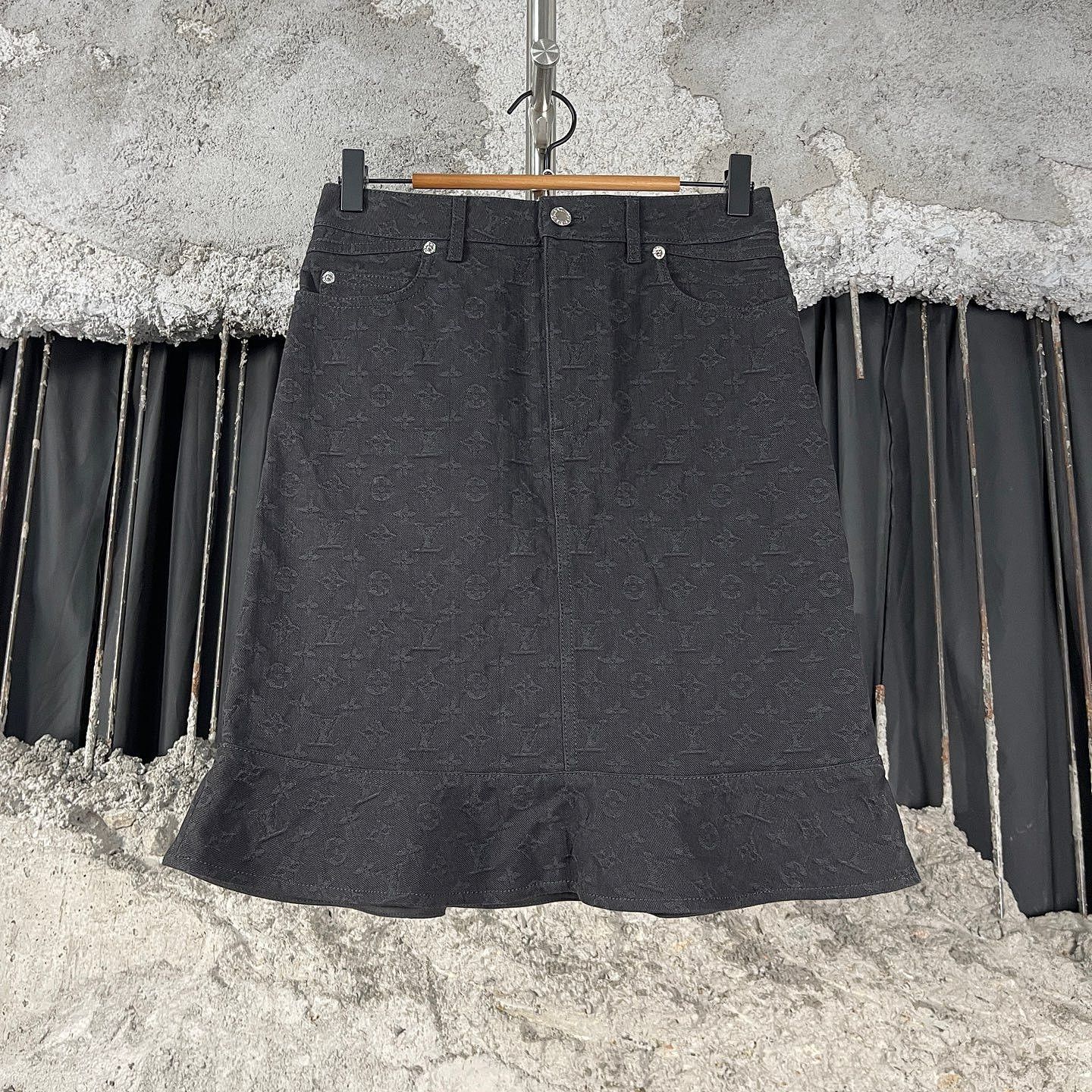 Louis Vuitton Louis Vuitton Monogram Jacquard Skirt Size 36 Size 25" / US 0 / IT 36 - 1 Thumbnail
