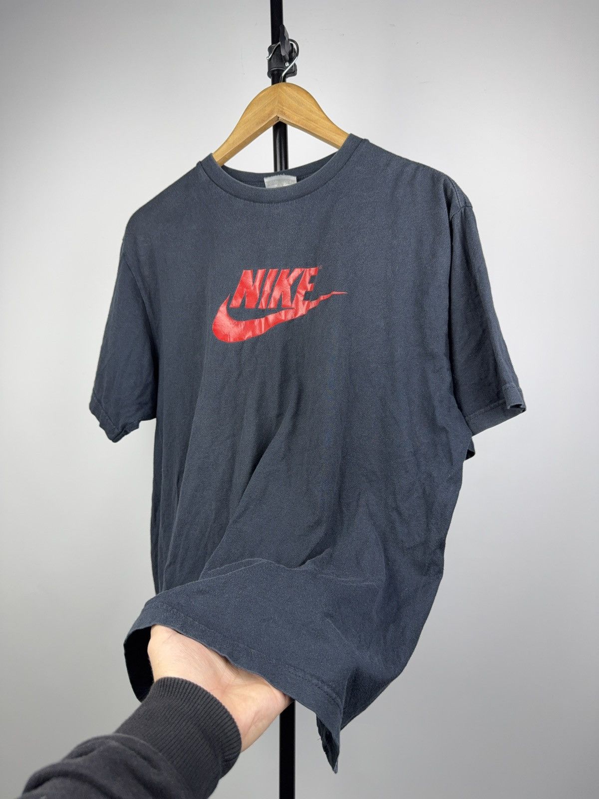 Nike Vintage Retro 00s Nike Red Swoosh Logo Y2K Tee Shirt Size US M / EU 48-50 / 2 - 5 Thumbnail