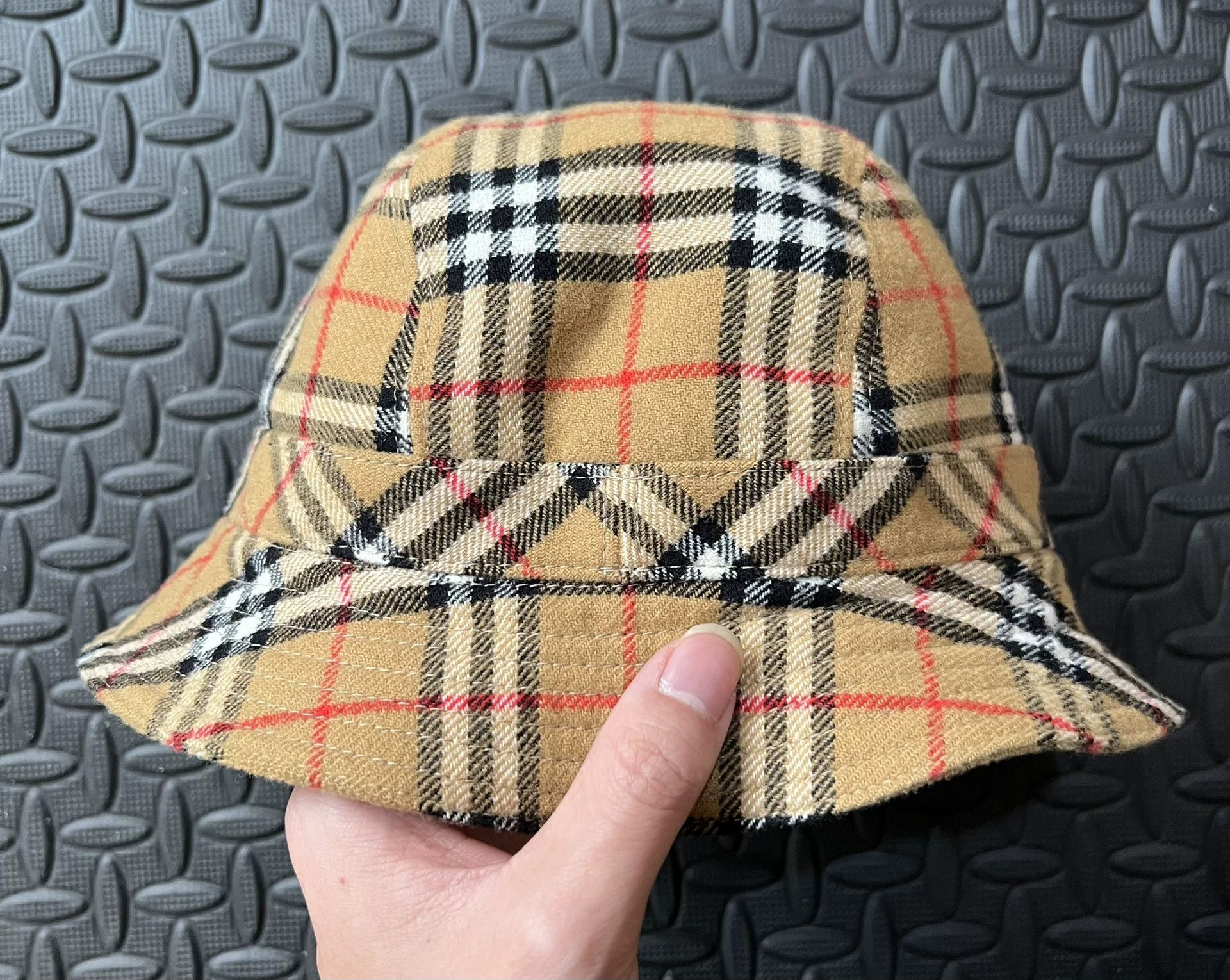 Burberry Burberry x Gosha Check Wool Bucket Hat (S) Size ONE SIZE - 3 Thumbnail