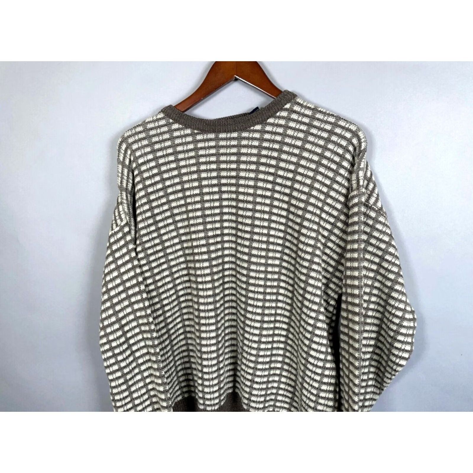 Van Heusen VINTAGE Van Heusen Sweater Mens Large Beige Gray Textured Grid Pattern Dad Style Crew Neck Pullover Knit Size US L / EU 52-54 / 3 - 4 Thumbnail