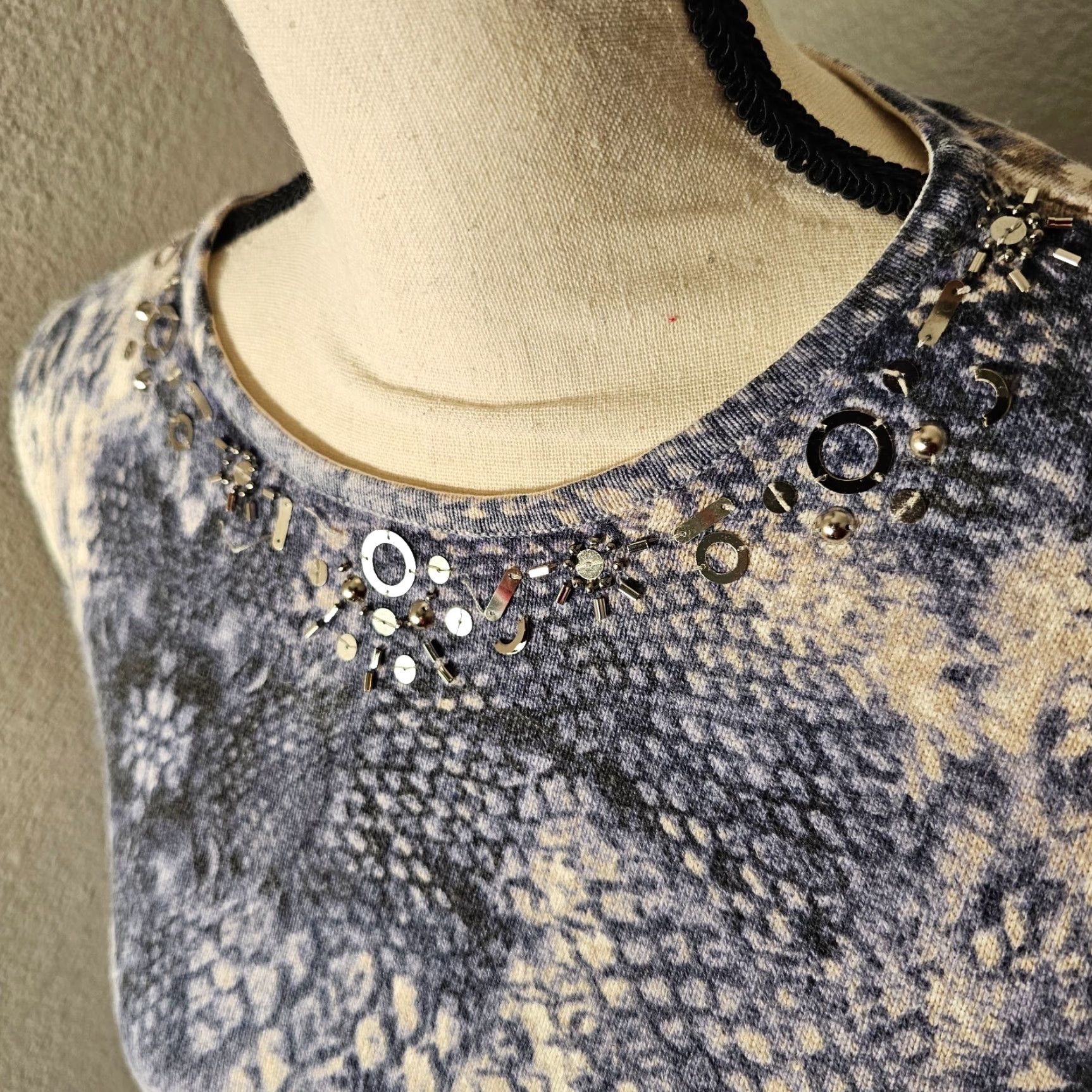 Vintage Alfred Dunner Blouse Women M Blue Cotton Spandex 3/4 Sleeve Round Neck Pullover Casual Snakeskin Pattern Womens Size M / US 6-8 / IT 42-44 - 2 Thumbnail