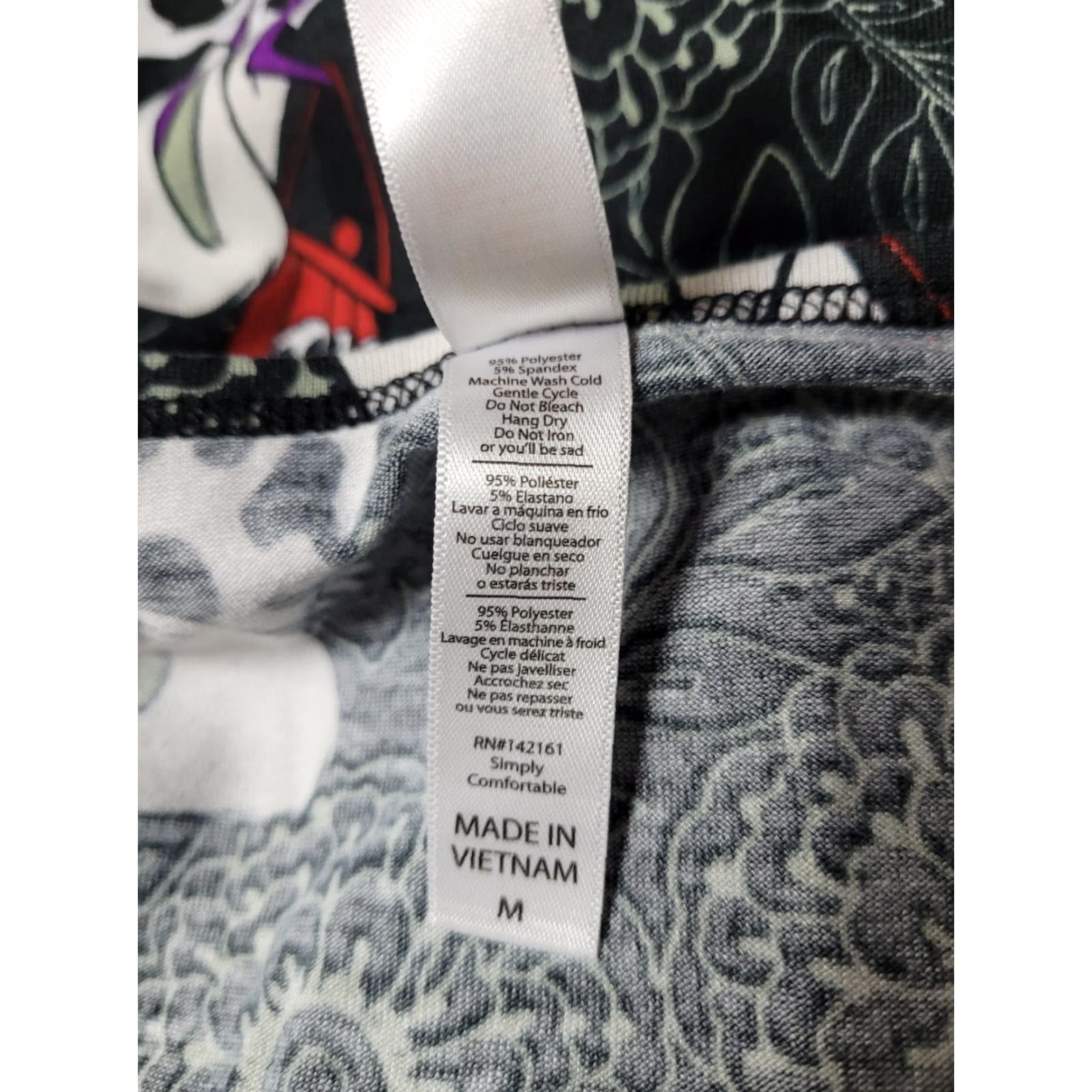 Vintage LuLaRoe Disney Cruella De Vil Tunic Shirt Women Medium Black Round Neck Short Sleeve Pattern Cruella Deville - Shirt Size M / US 6-8 / IT 42-44 - 5 Thumbnail