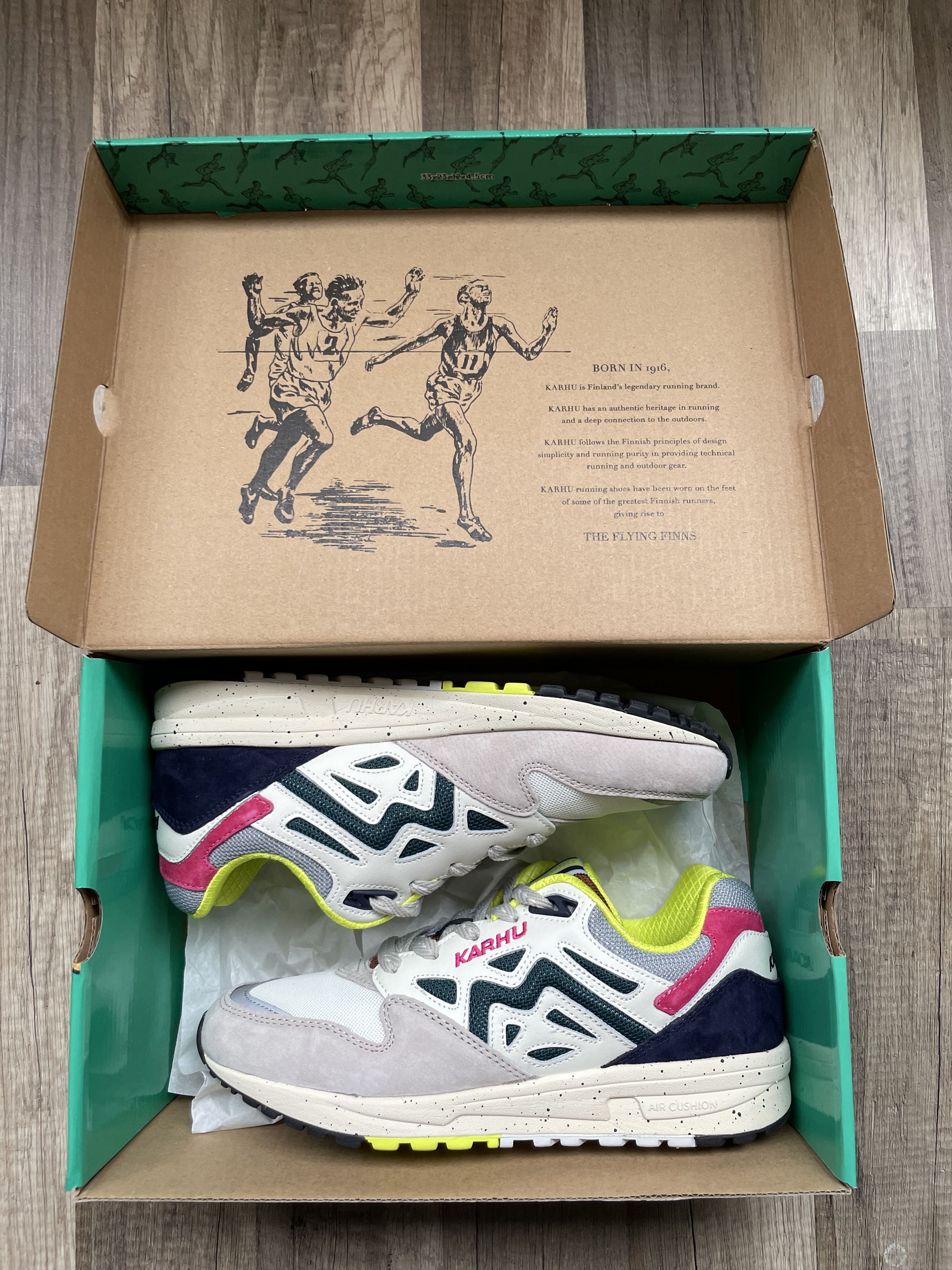 Karhu Karhu Legacy 96 'Flow State' Size US 8 / EU 41 - 16 Thumbnail