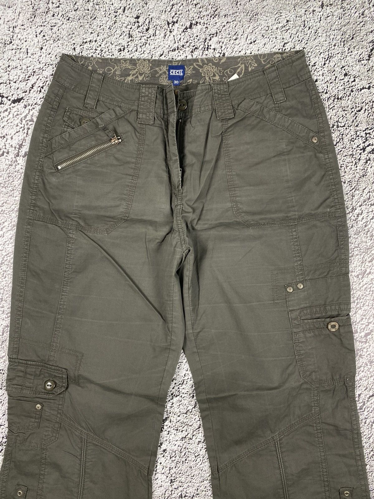 Japanese Brand Vintage Y2K cargo faded wide low rise pants 00s streetwear Size 30" / US 8 / IT 44 - 2 Thumbnail