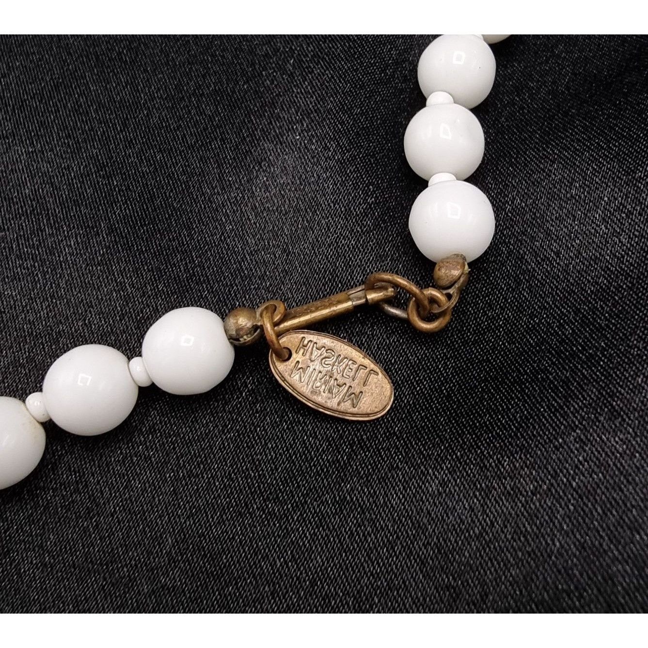 Miriam Haskell Vintage Miriam Haskell 1950s White Beaded Necklace With Blue Size ONE SIZE - 5 Thumbnail