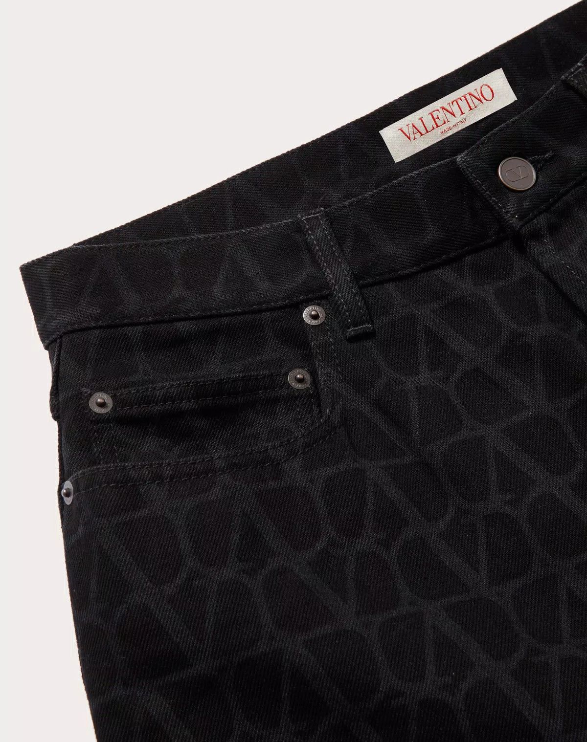 Valentino oc11z0625 Denim Pants With Toile Iconographe Print in Black Size US 30 / EU 46 - 4 Thumbnail