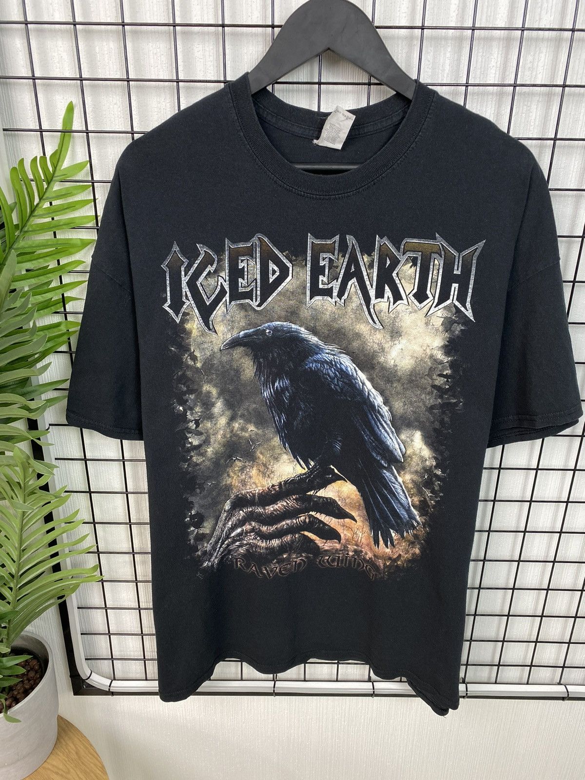 Band Tees Iced Earth Band Tour Tee Vintage Vibe Tshirt men oversized L Size US XXL / EU 58 / 5 - 5 Thumbnail
