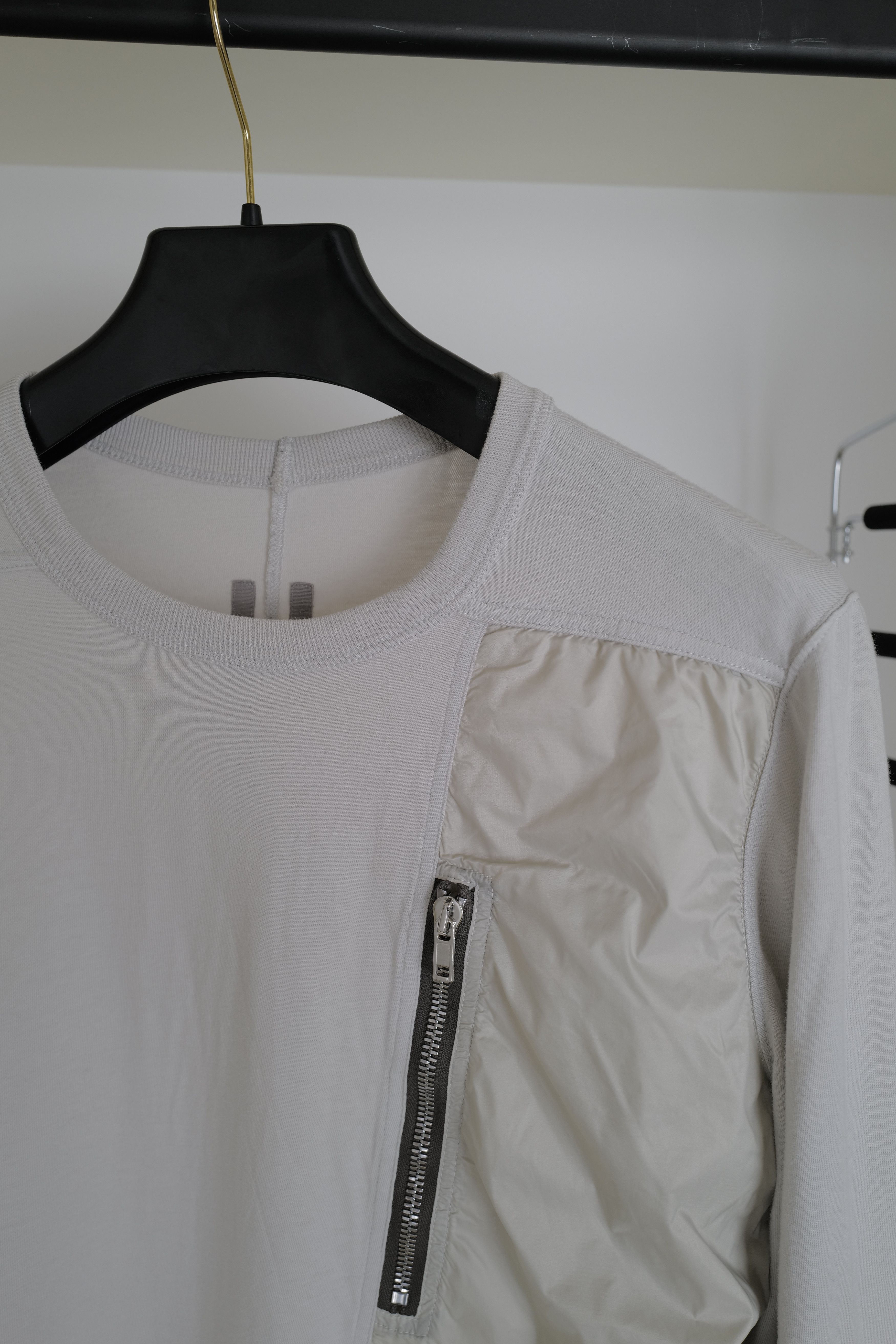Rick Owens RICK OWENS LONG SLEEVE ZIP POCKET T-SHIRT OYSTER IN OYSTER Size US M / EU 48-50 / 2 - 8 Thumbnail
