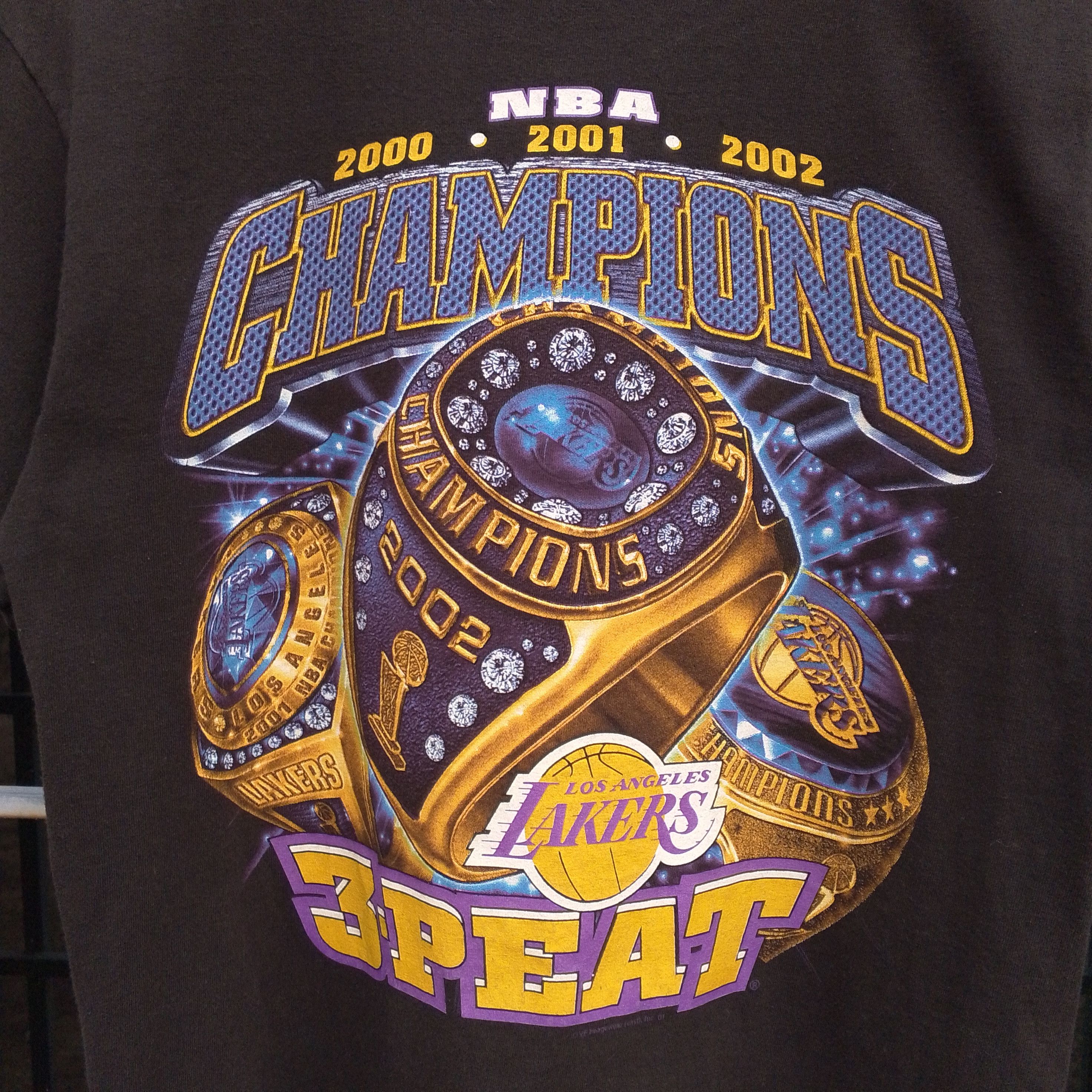 Vintage Vintage LA Lakers Champions 3 Peats Tshirt Size US M / EU 48-50 / 2 - 3 Thumbnail