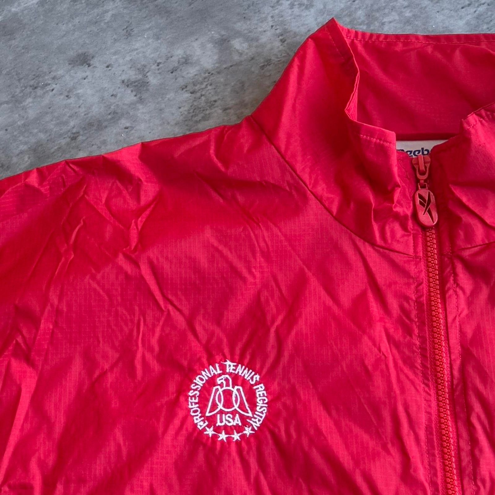 Reebok × Vintage Vintage 90s Reebok Red USA Tennis Embroidered Windbreaker Size US L / EU 52-54 / 3 - 4 Thumbnail