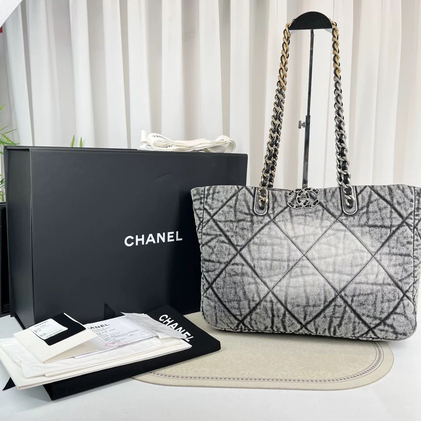 Chanel Pre-loved Bag Very good condition Size ONE SIZE - 1 Thumbnail