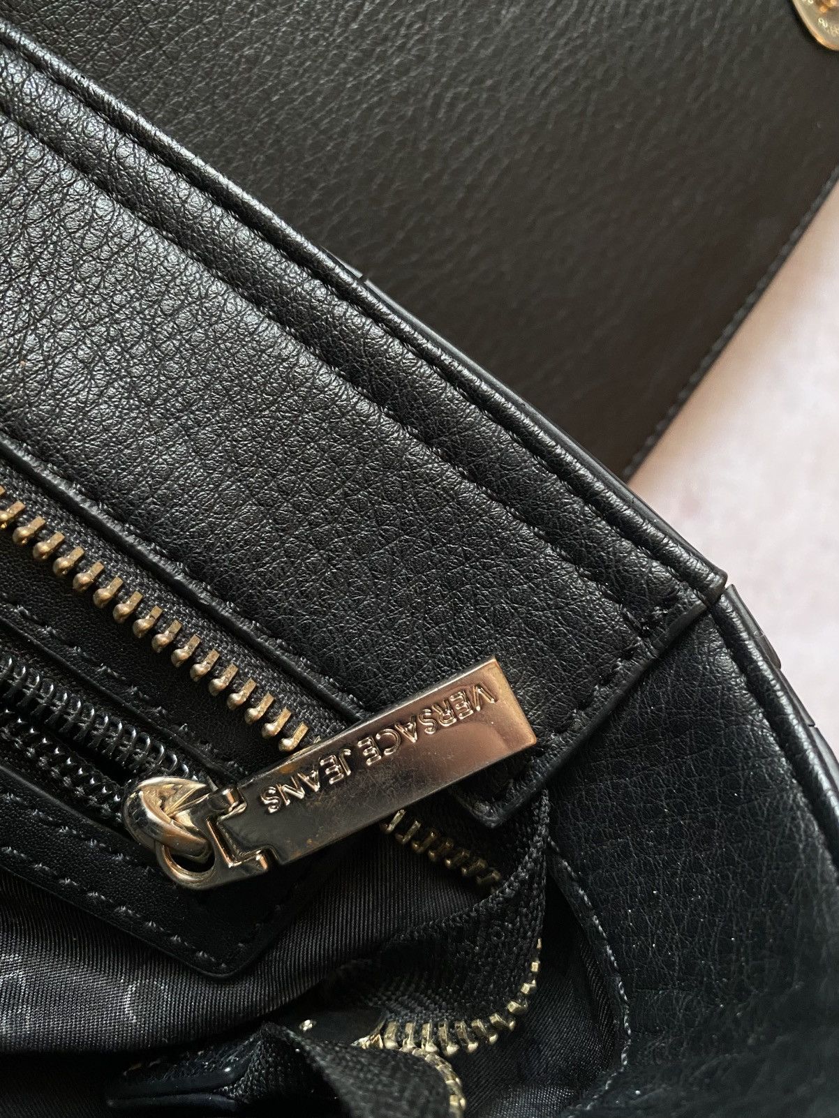 Versace × Versace Jeans Couture Versace Jeans Vintage Leather Shoulder Bag Luxury style Size ONE SIZE - 7 Thumbnail