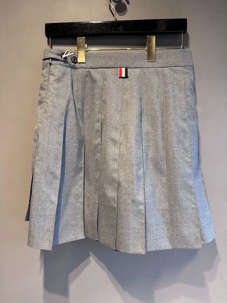 Thom Browne Thom Browne Classic pleated skirt 2503-Nextarrow Size 27" / US 4 / IT 40 - 2 Thumbnail
