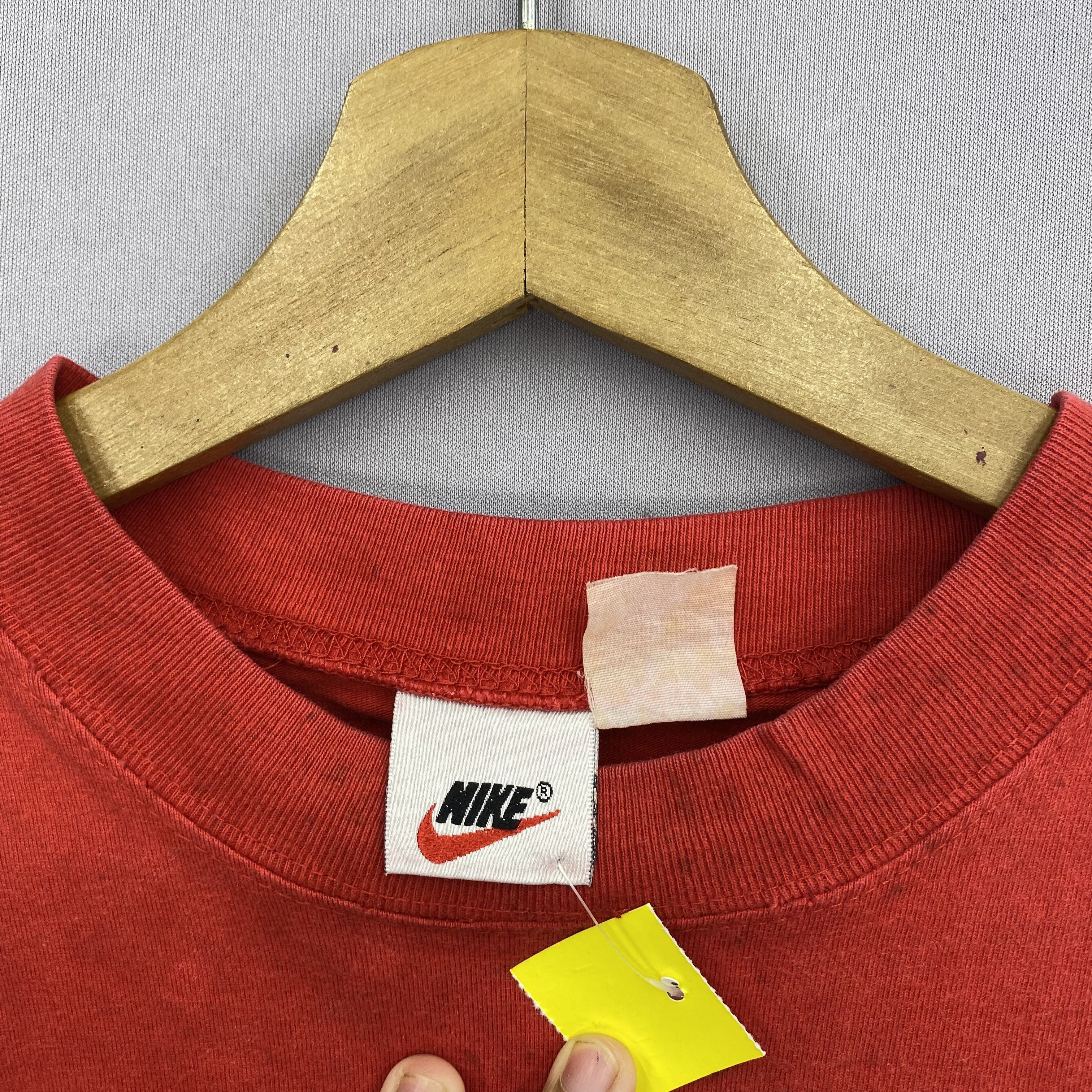 Nike × Vintage Vintage 90s Nike T-Shirt Nike Block Crewneck Tee Size US S / EU 44-46 / 1 - 4 Thumbnail