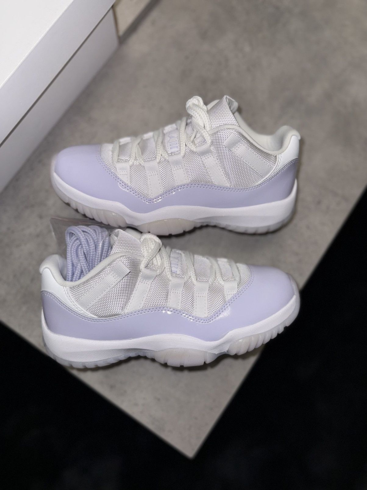 Jordan 11 low pure violet size youth women