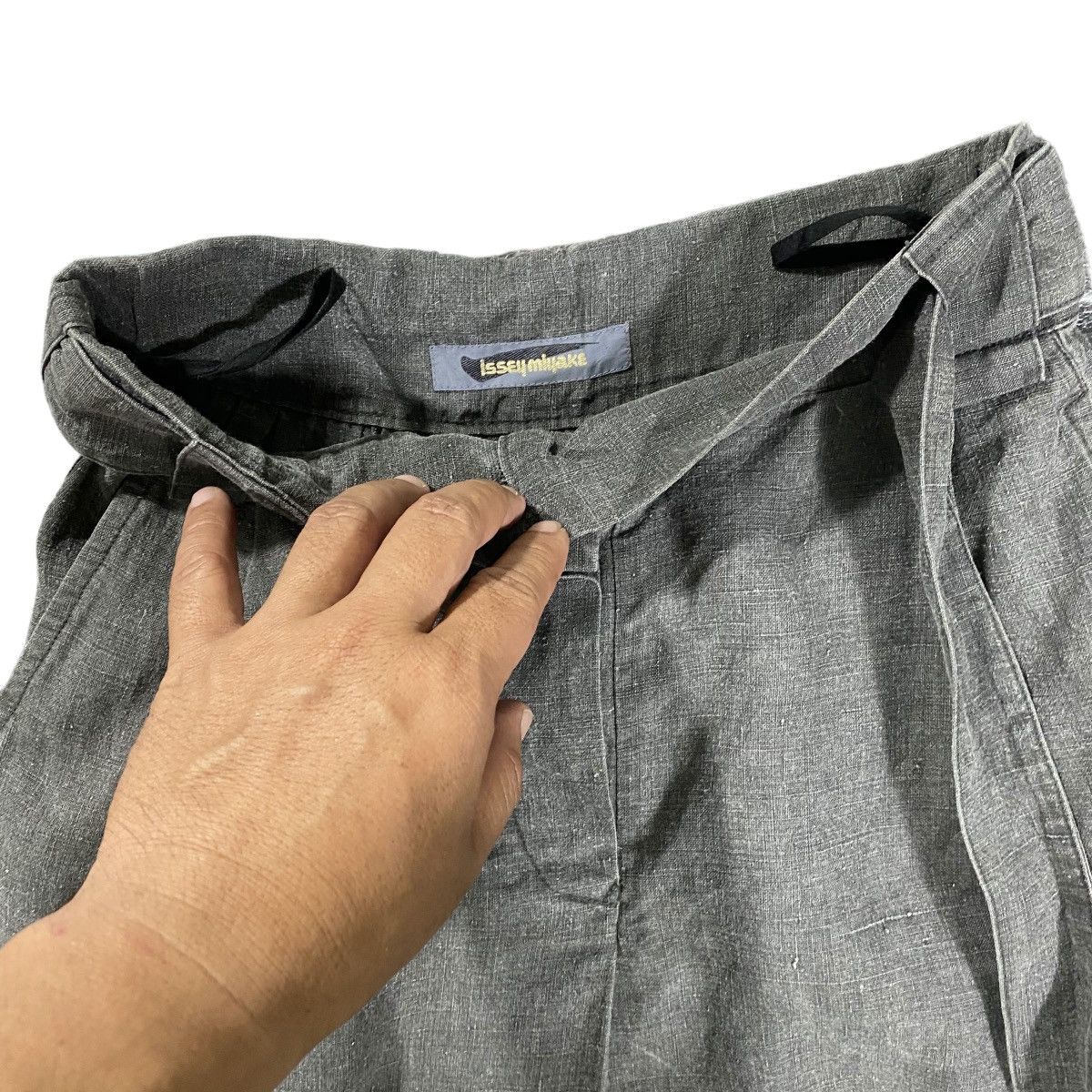 Issey Miyake × Japanese Brand × Pleats Please Issey Miyake Vintage 80s Issey Miyake Midi Skirt S Size Grey Colour Size 25" / US 0 / IT 36 - 5 Thumbnail