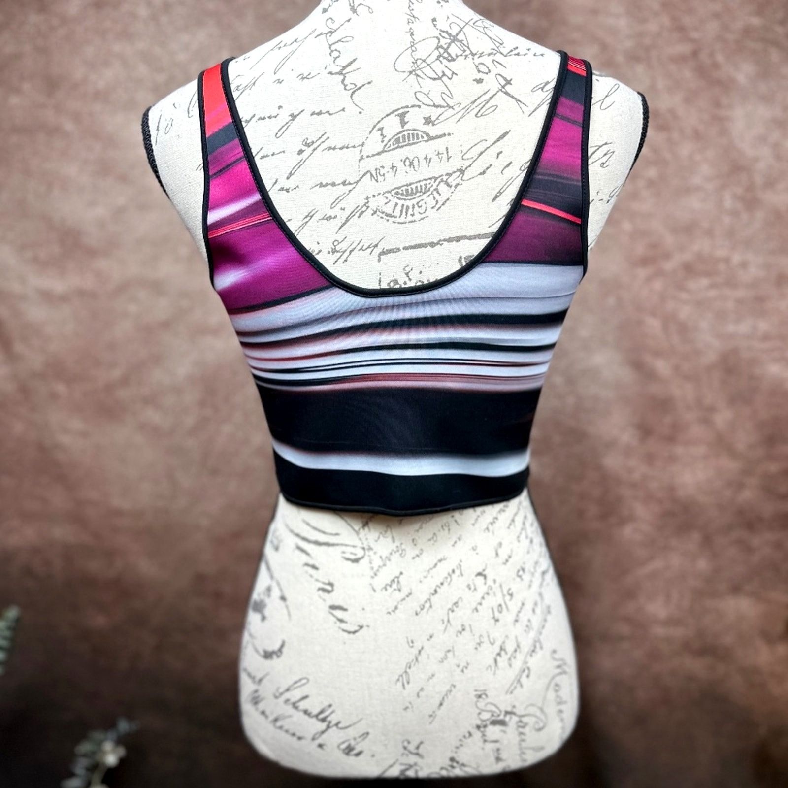 Clover Canyon Clover Canyon Reversible Botanical Wave Crop top - size M Size M / US 6-8 / IT 42-44 - 11 Thumbnail