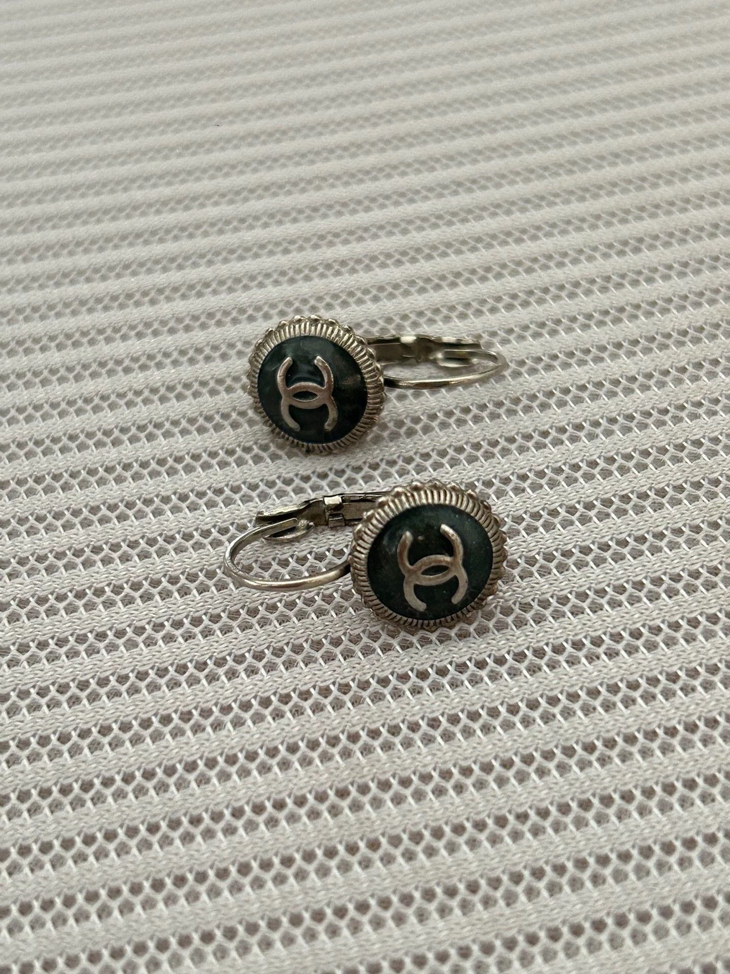 Chanel Chanel Circle Logo Earrings 99 New Size ONE SIZE - 1 Thumbnail