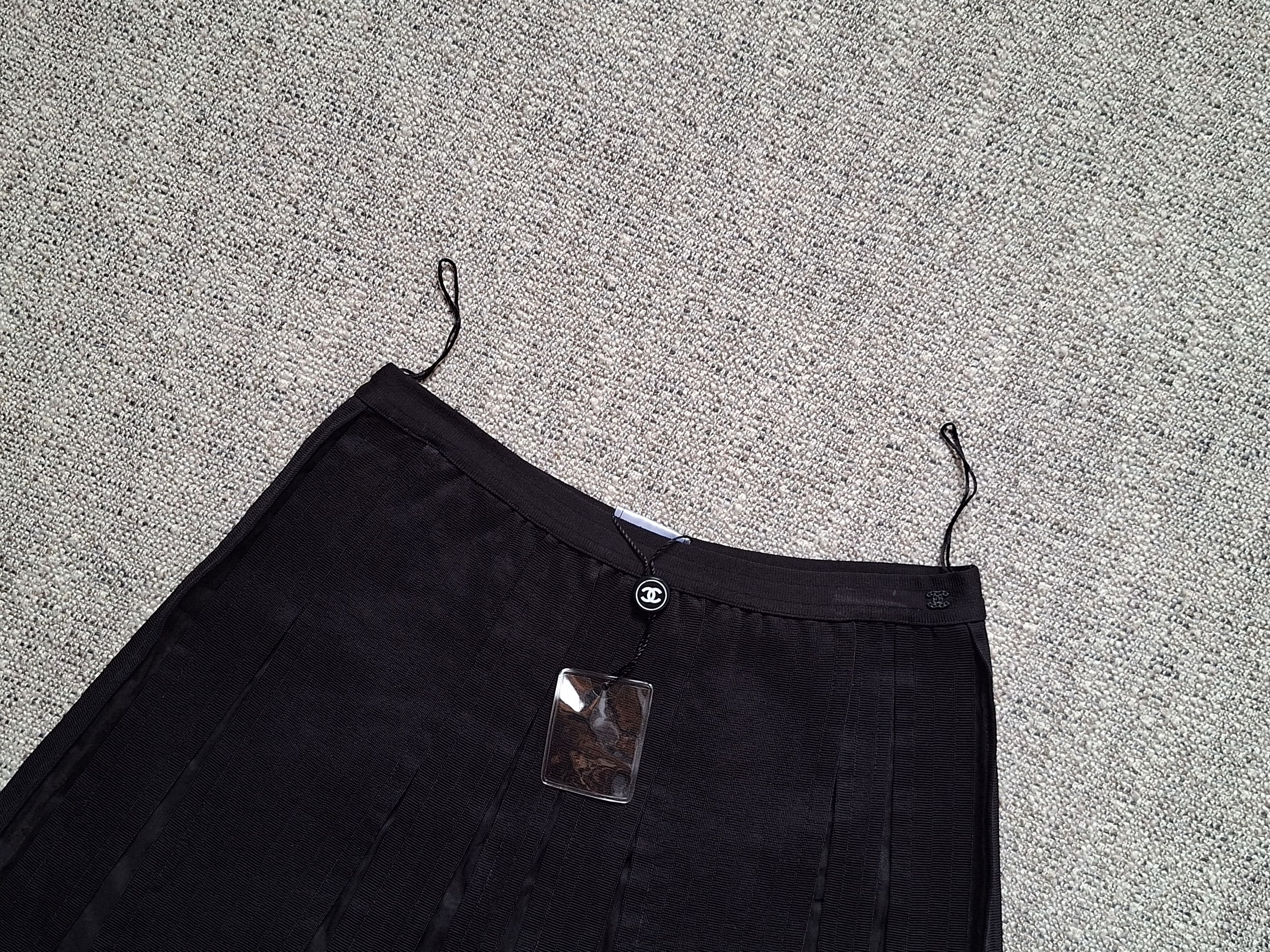 Chanel CHANEL / Black Skirt Size 36" / US 14 / IT 50 - 2 Thumbnail