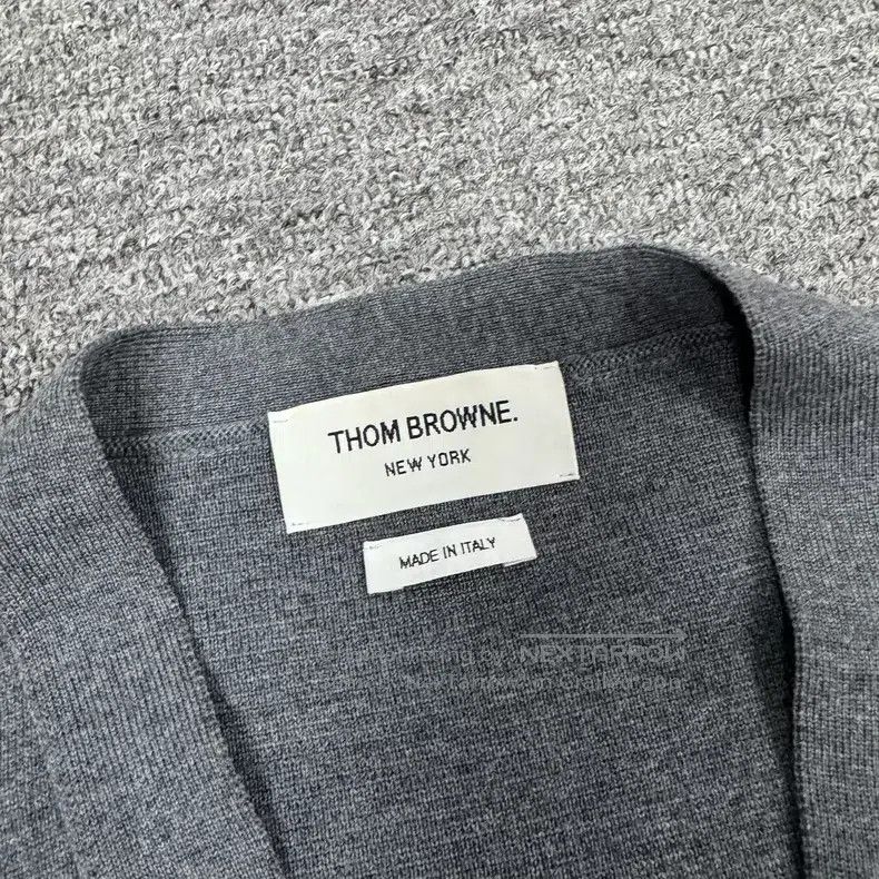 Thom Browne Thom Browne Grey four-striped V-neck knit cardigan Size US L / EU 52-54 / 3 - 5 Thumbnail