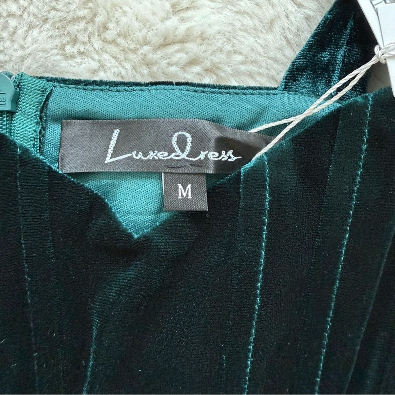Other NWT!!! Luxe Dress green velvet dress size M Size M / US 6-8 / IT 42-44 - 8 Thumbnail