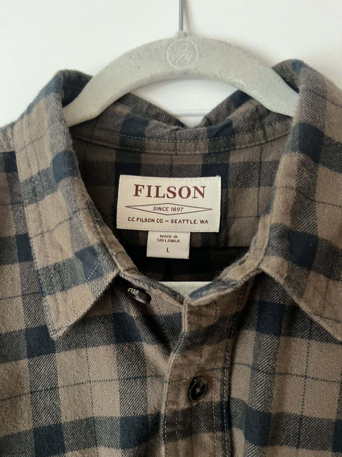 Filson Filson Alaskan Guide Shirt - Size Large, Otter Brown Size US L / EU 52-54 / 3 - 3 Thumbnail