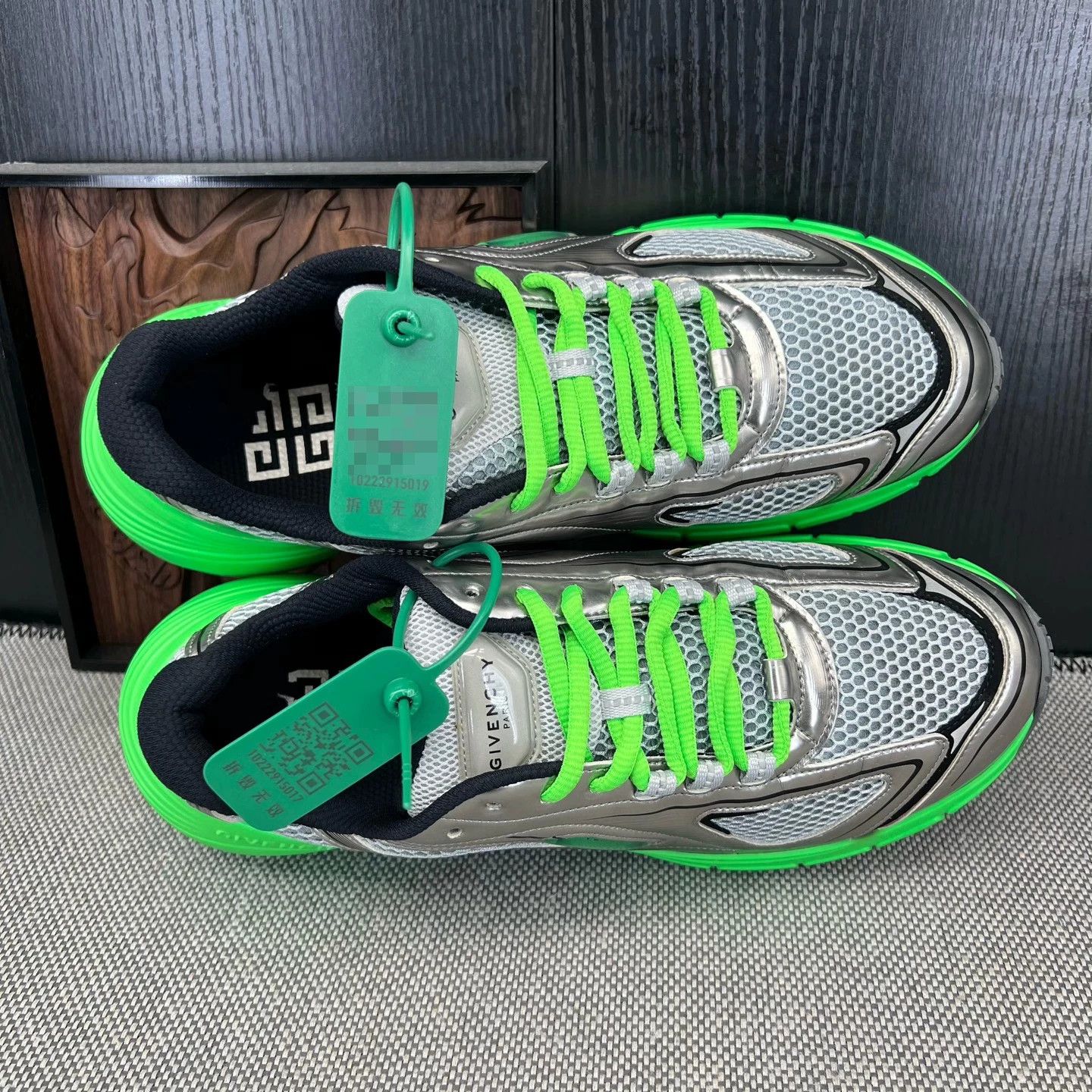 Givenchy Givenchy TK-MX Runner Silver Green 42 Mint Box Size US 9 / EU 42 - 2 Thumbnail