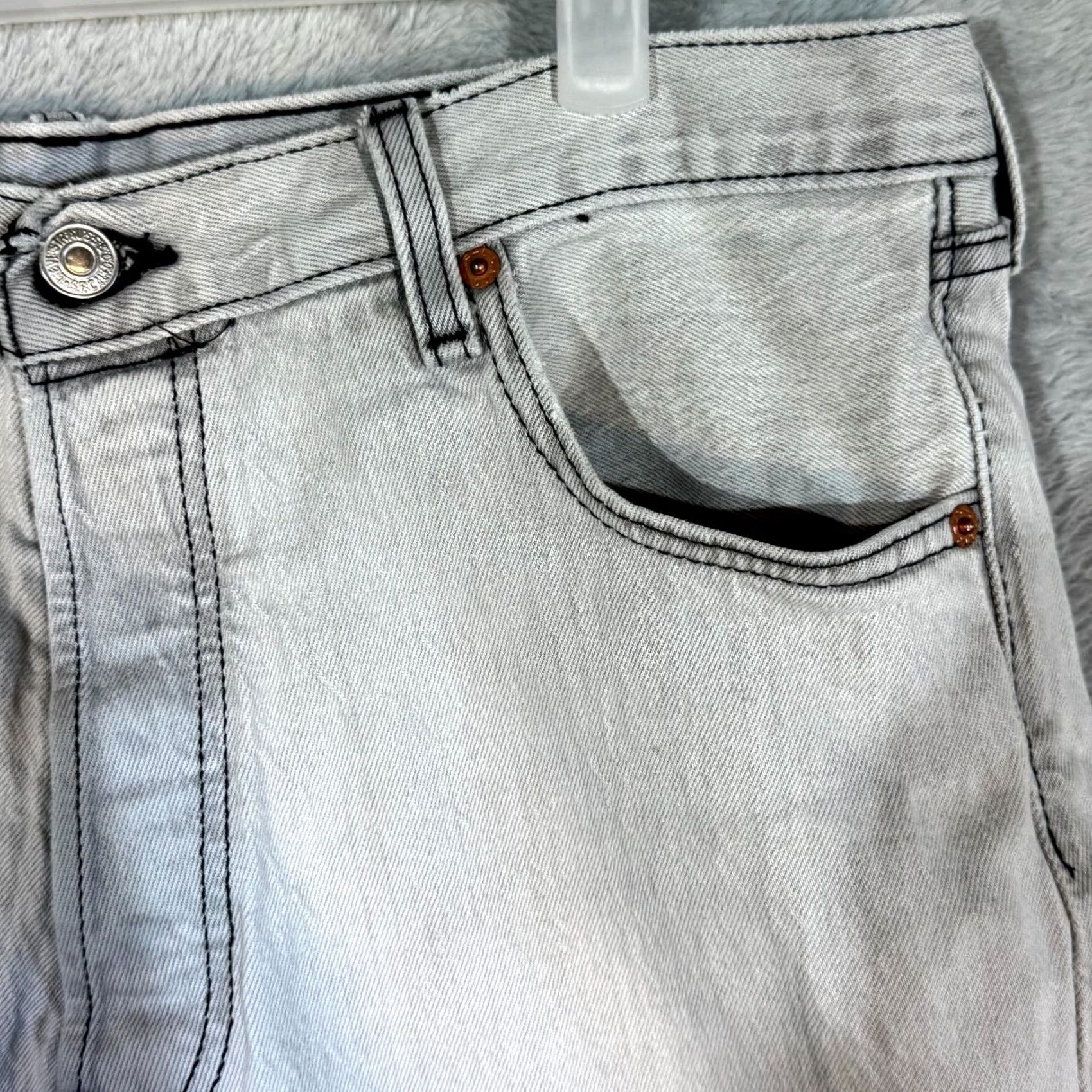 Levi's Levi's Shorts Bermuda 501 Gray Mid-Rise Button-Fly Original Fit M1655 Mens Shorts 36 Gray Denim Casual Summer Vintage? Size US 36 / EU 52 - 4 Thumbnail