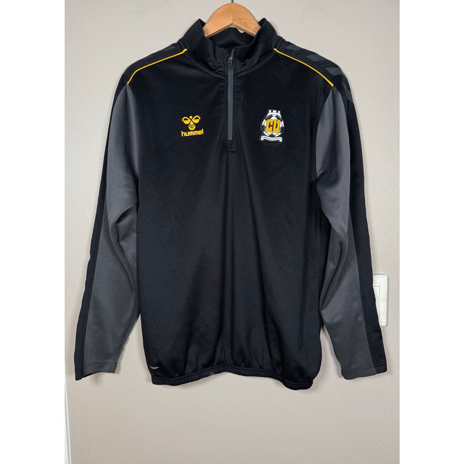 Hummel Cambridge United Hummel training top 1/4 zip shirt size S Size US S / EU 44-46 / 1 - 1 Thumbnail