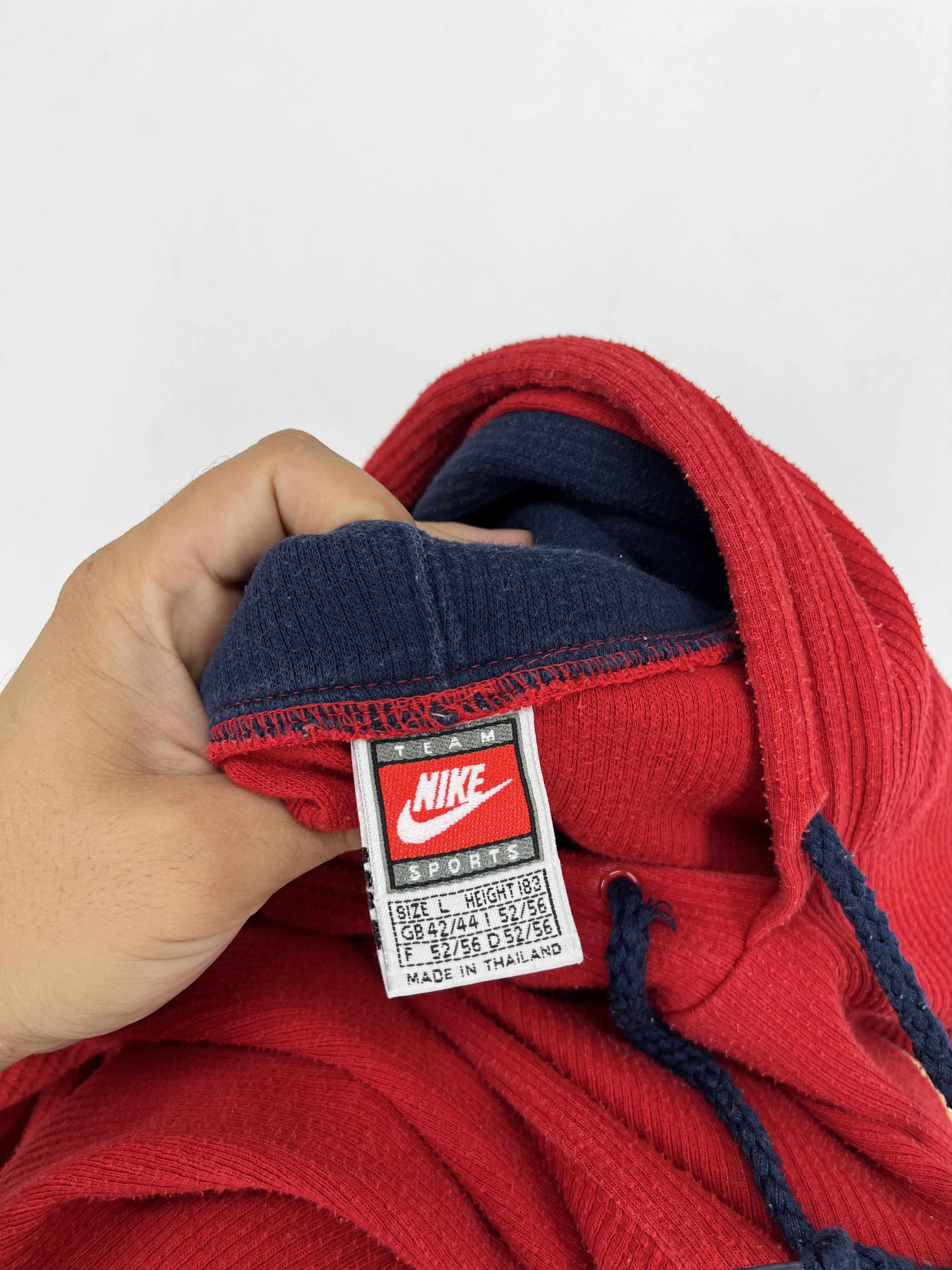 Nike Rare Vintage Nike Hoodie – Essential 2000s Streetwear (L) Size US L / EU 52-54 / 3 - 10 Thumbnail