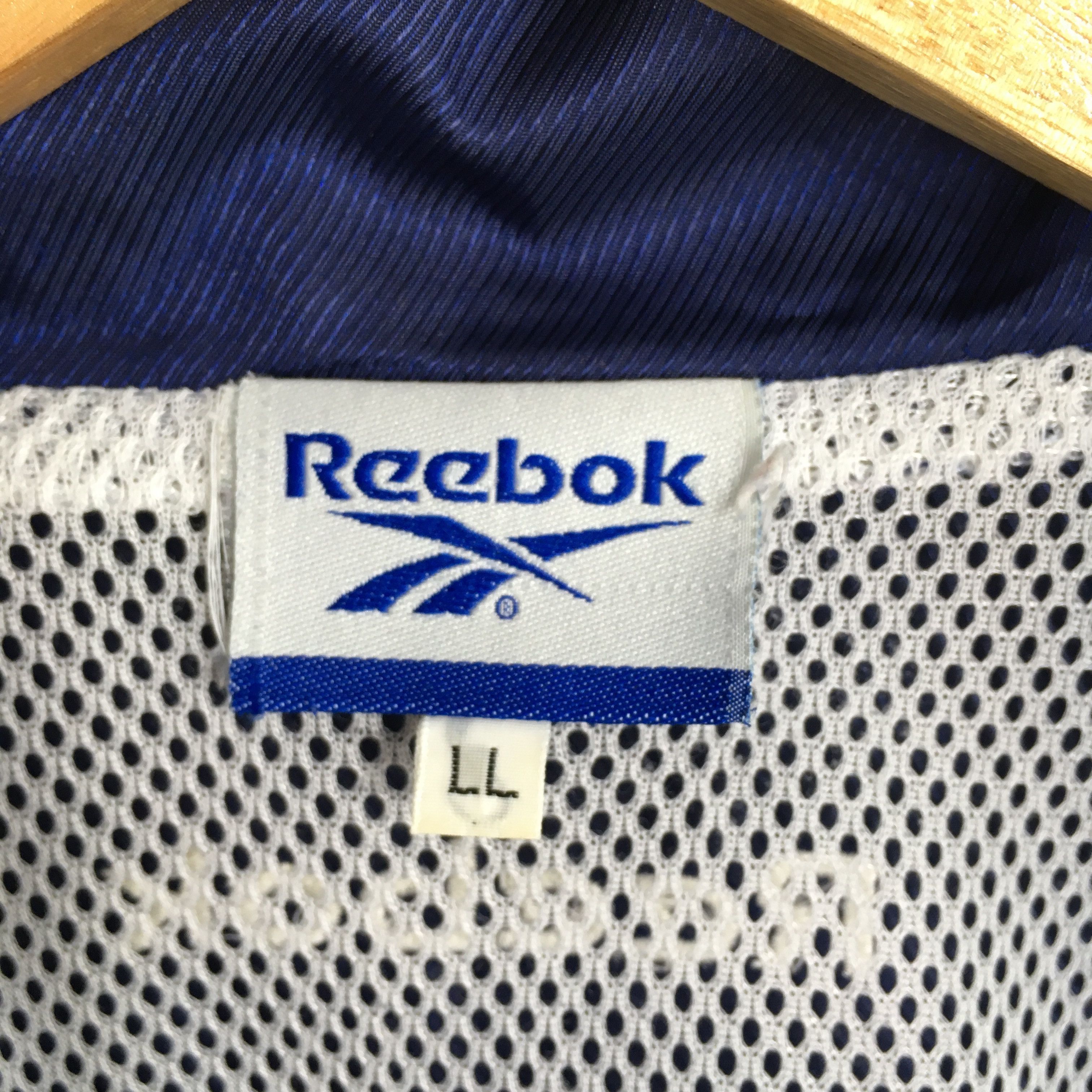 Reebok Vintage Reebok Sports Windbreaker Jacket XLarge Size US XL / EU 56 / 4 - 6 Thumbnail