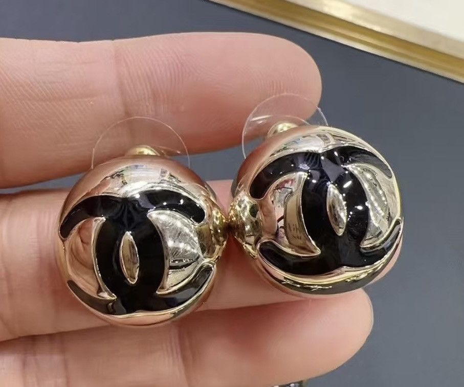 Chanel Chanel gold tone round earrings Size ONE SIZE - 3 Thumbnail