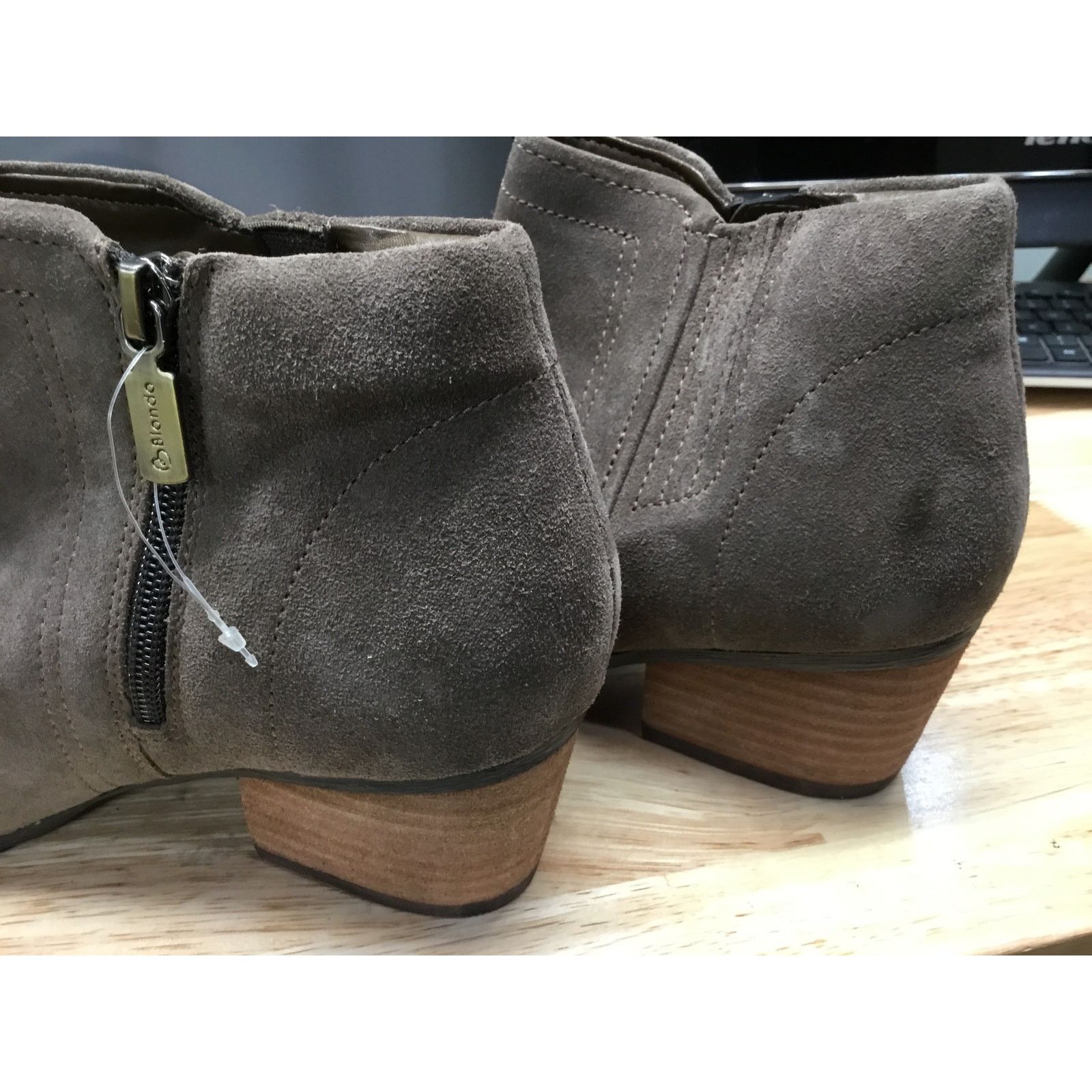 Other Blondo Valli Ankle Bootie Women's 8 Gray Suede Side Zip Size US 8 / IT 38 - 5 Thumbnail