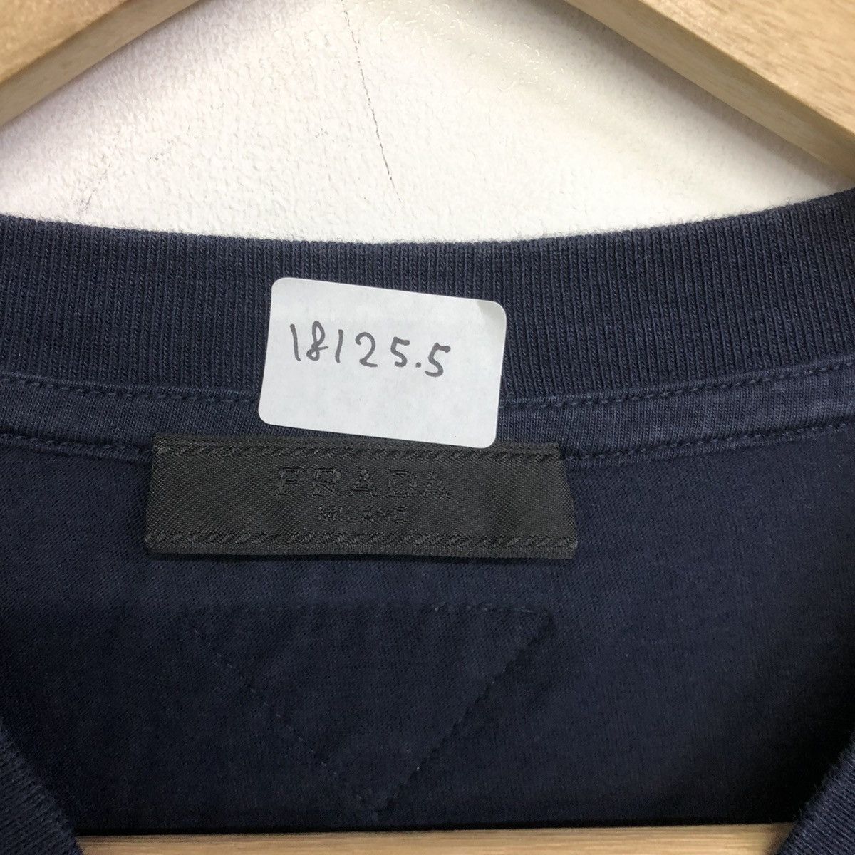 Prada Prada V Neck Plain T-shirt Size US S / EU 44-46 / 1 - 5 Thumbnail