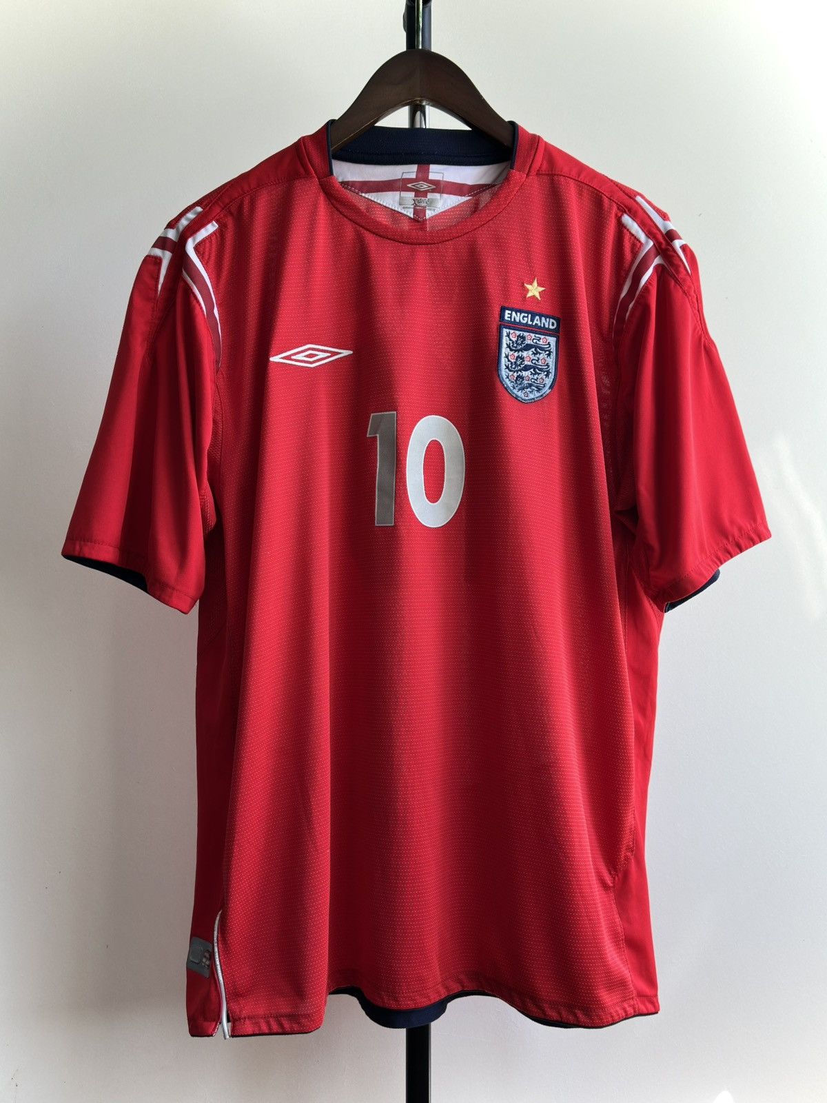 Michael Owen #10 Vintage Umbro England 2004/06 Soccer Jersey