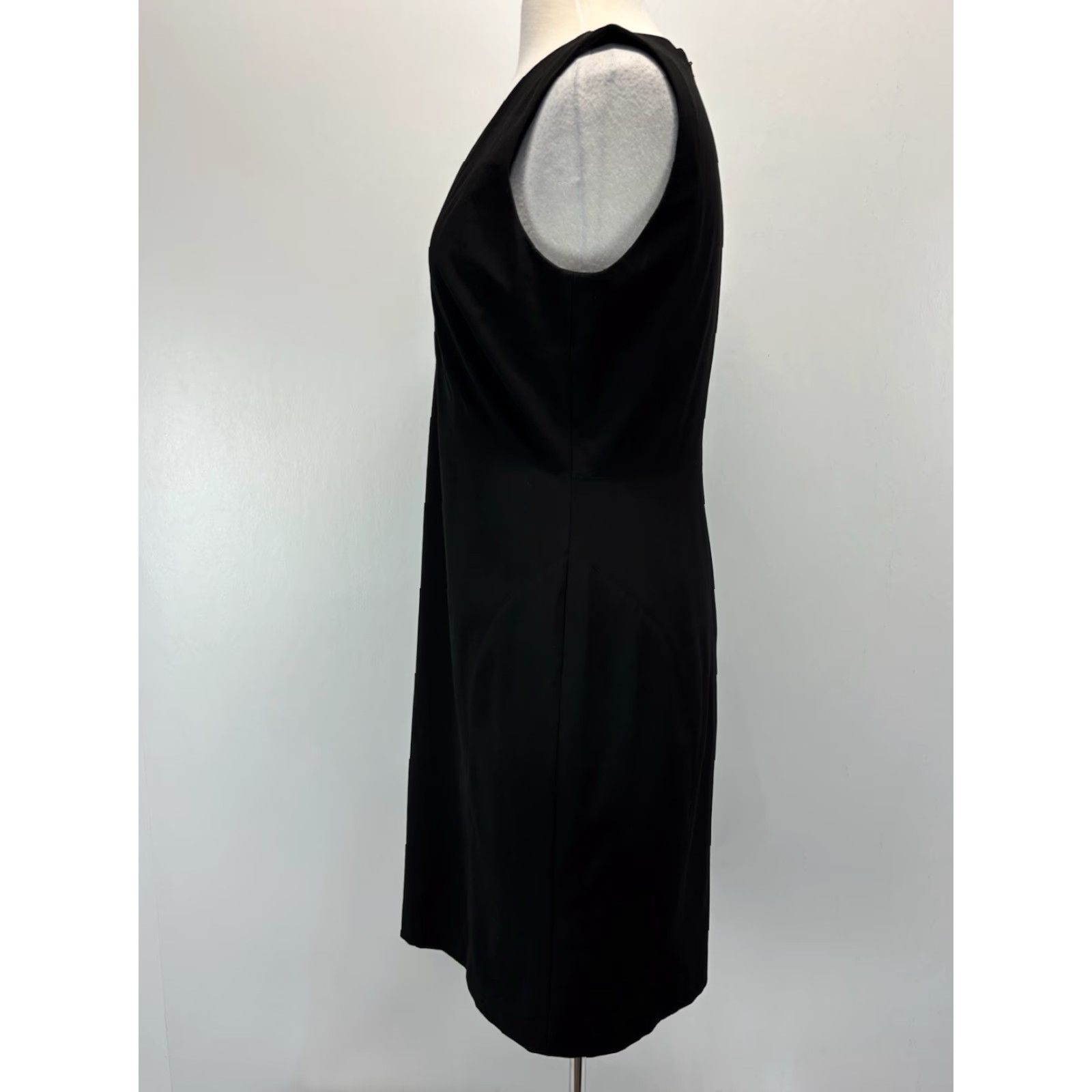Ann Taylor Ann Taylor Dress Sheath Sz 10 Sleeveless Black Vneck Career Capsule Minimalist Size L / US 10 / IT 46 - 2 Thumbnail