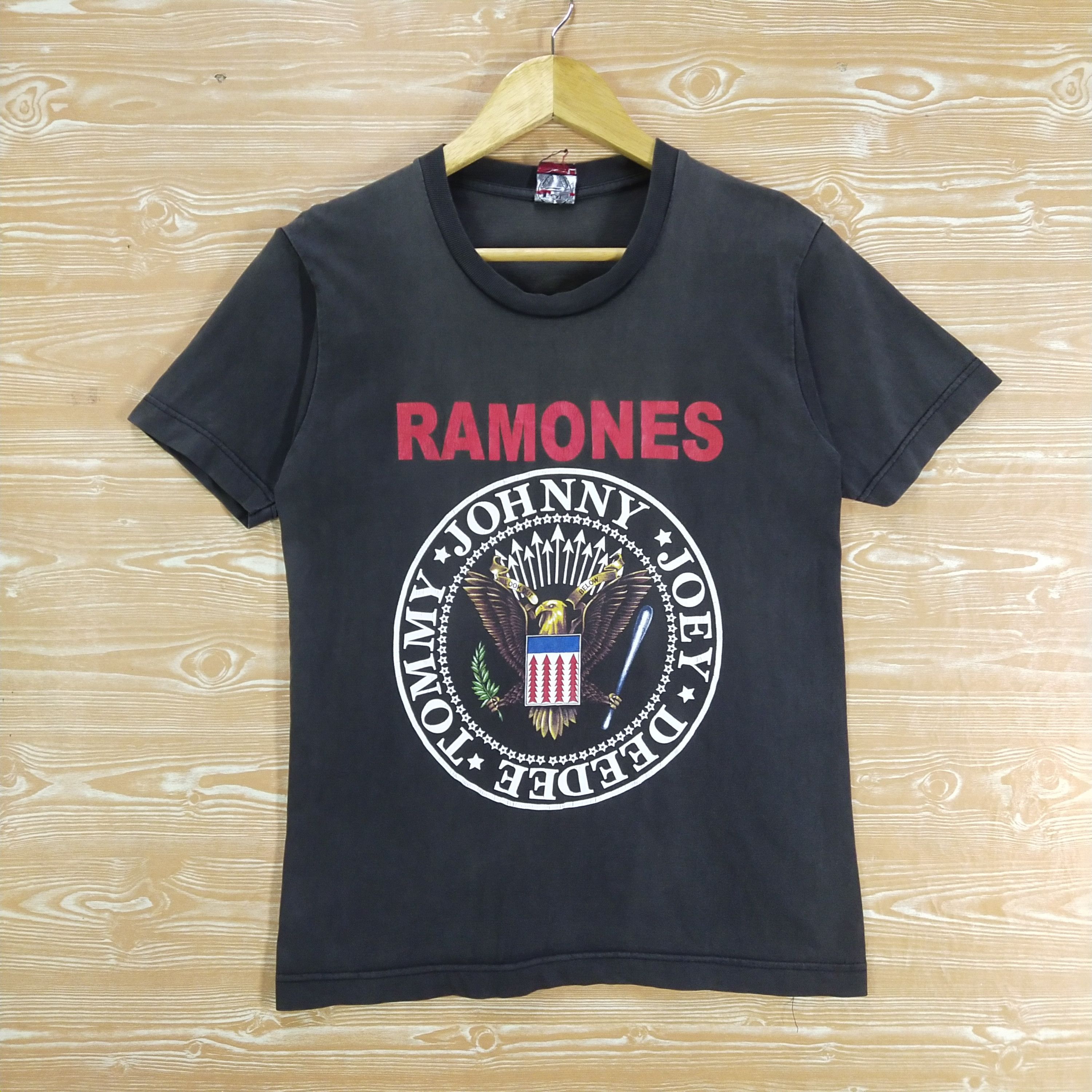 Band Tees Vintage Sunfaded Ramones Tee Size US S / EU 44-46 / 1 - 1 Thumbnail