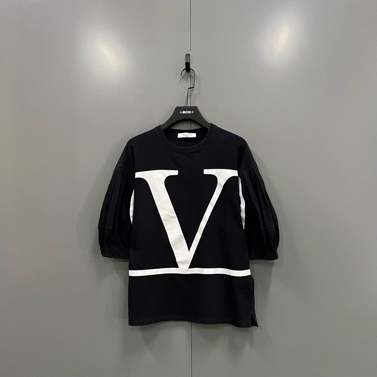 Valentino Valentino Black Large Logo Short-Sleeve T-shirt XS 95 New Size US XS / EU 42 / 0 - 1 Thumbnail