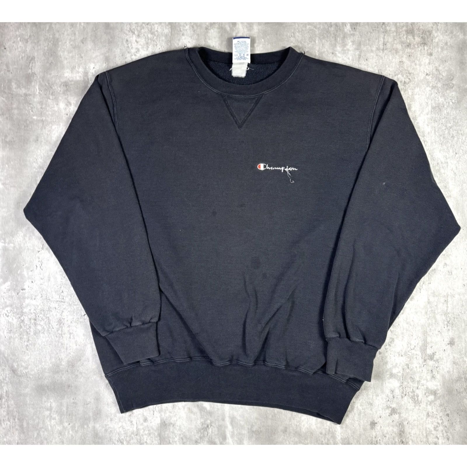 Champion VINTAGE Champion Sweatshirt Black Heavyweight 90s Distressed XL Mens Pullover Cotton Fleece Logo Embroidered USA 80s 90s Size US XL / EU 56 / 4 - 2 Thumbnail