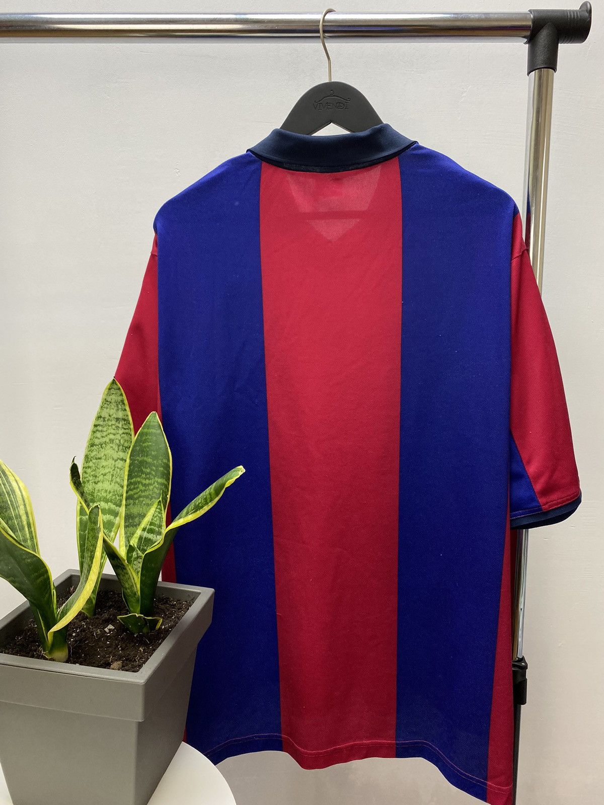 Vintage Vintage FC Barcelona 2000 2001 Home Soccer Jersey Size US XL / EU 56 / 4 - 21 Thumbnail