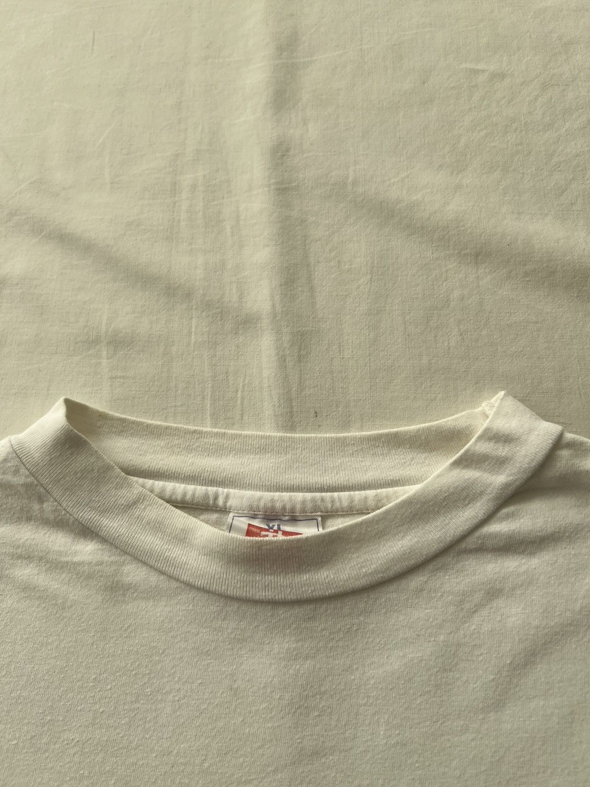 Vintage Vintage 1998 Titanic Leonardo Dicaprio Movie White T-shirt Size US XL / EU 56 / 4 - 13 Thumbnail