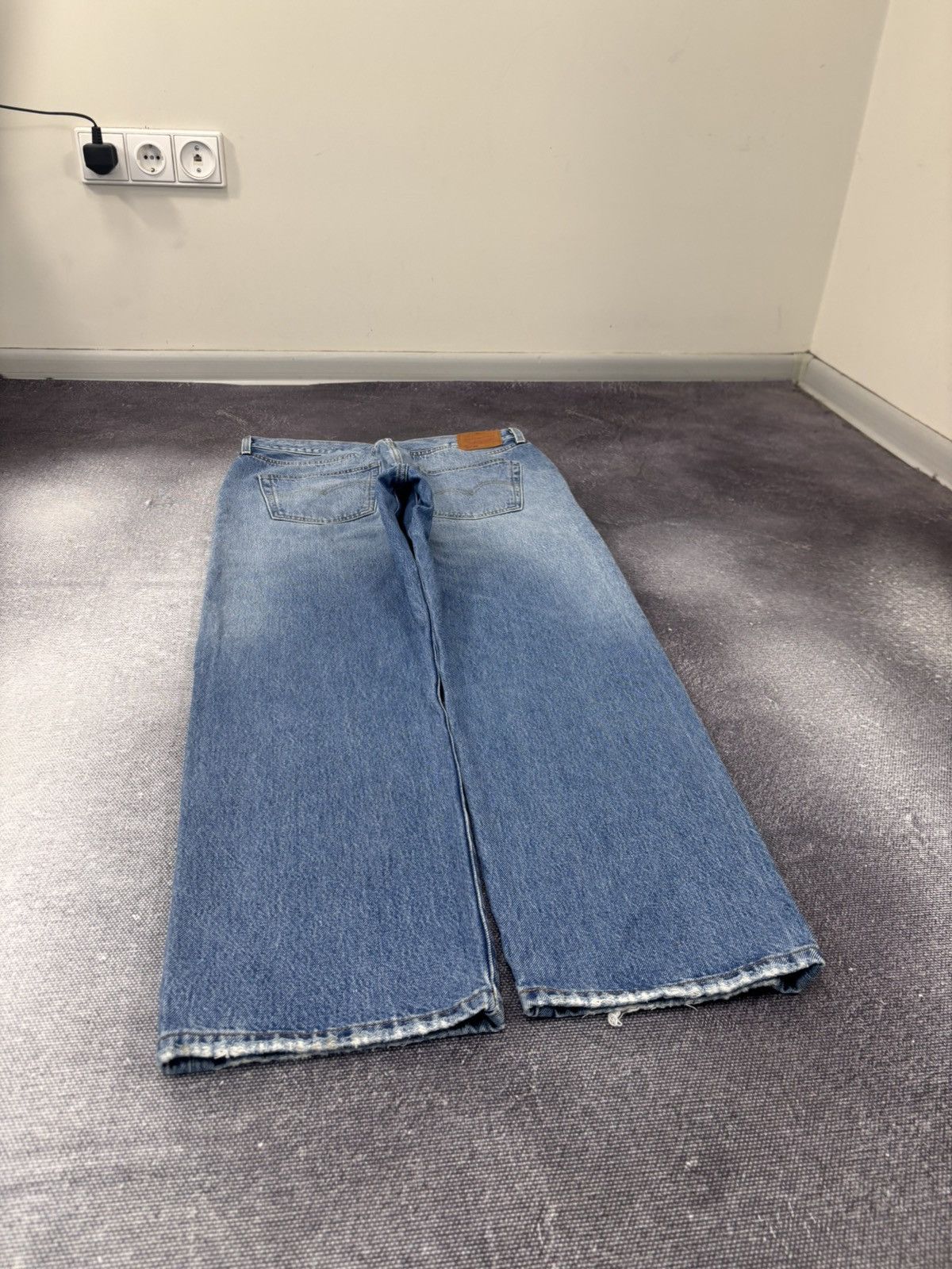 Levi's Levi’s 501 ‘90s Men’s Blue Straight Fit Selvedge Denim Jeans Size US 31 - 3 Thumbnail