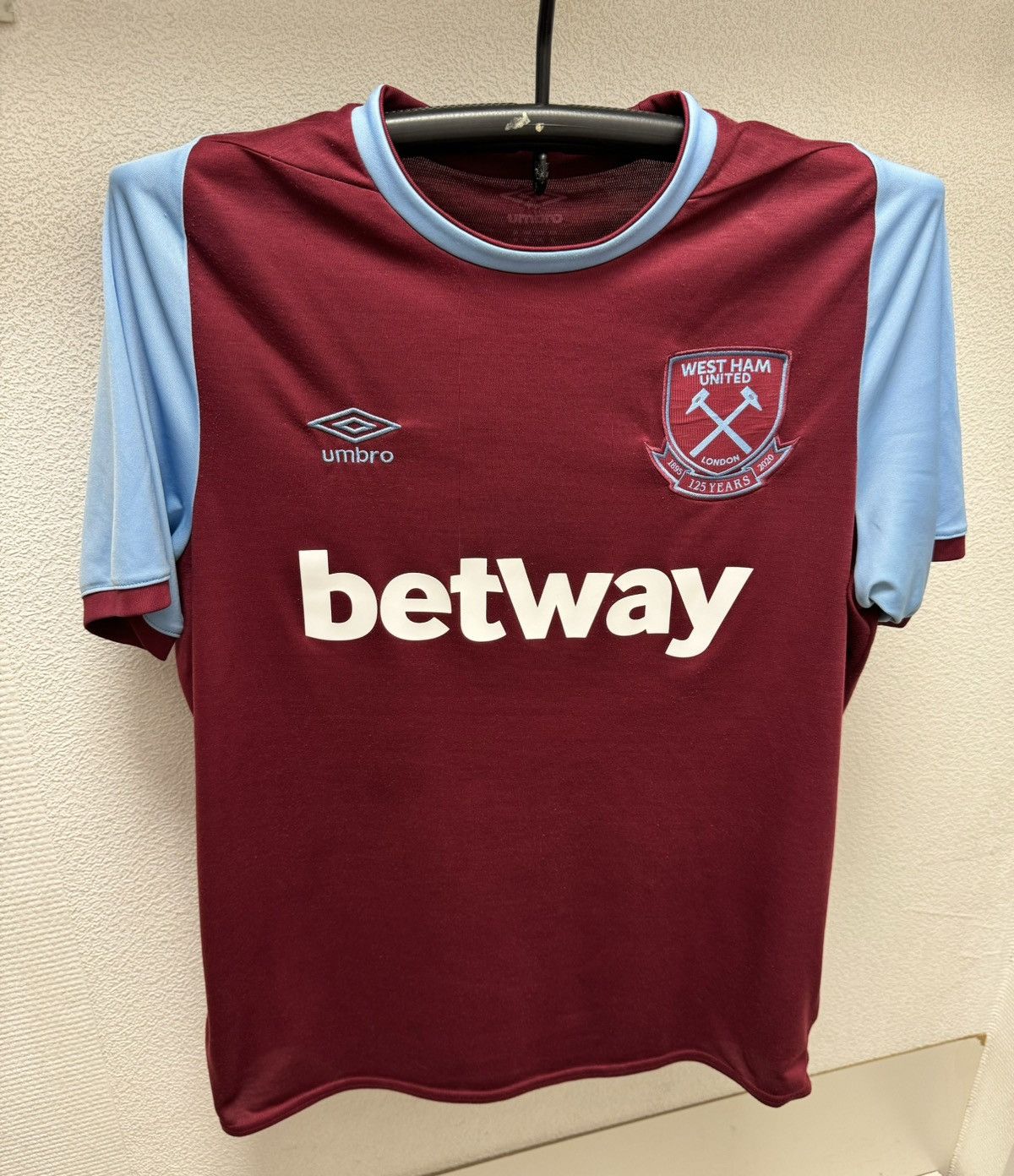 Umbro WestHamUnited West Ham United Umbro soccer jersey Xl Size US XL / EU 56 / 4 - 1 Thumbnail