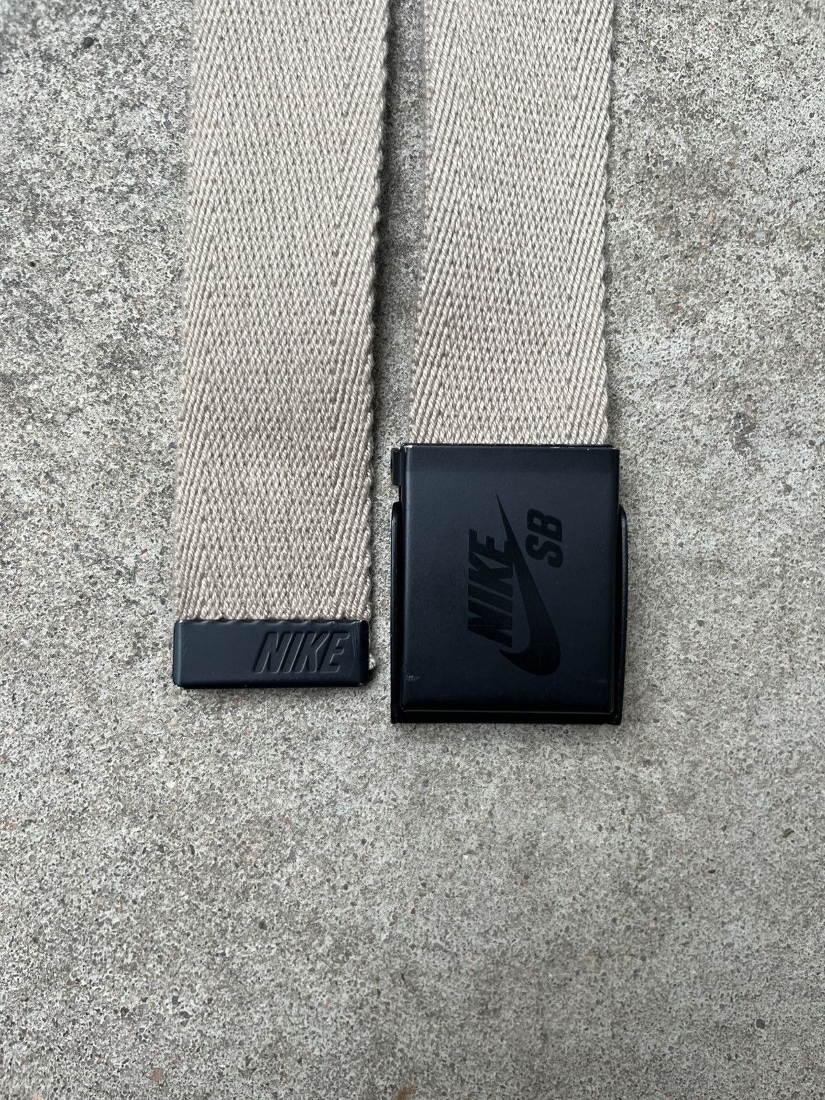 Nike SB Nike SB Slide Belt Beige / Black Size ONE SIZE - 2 Thumbnail