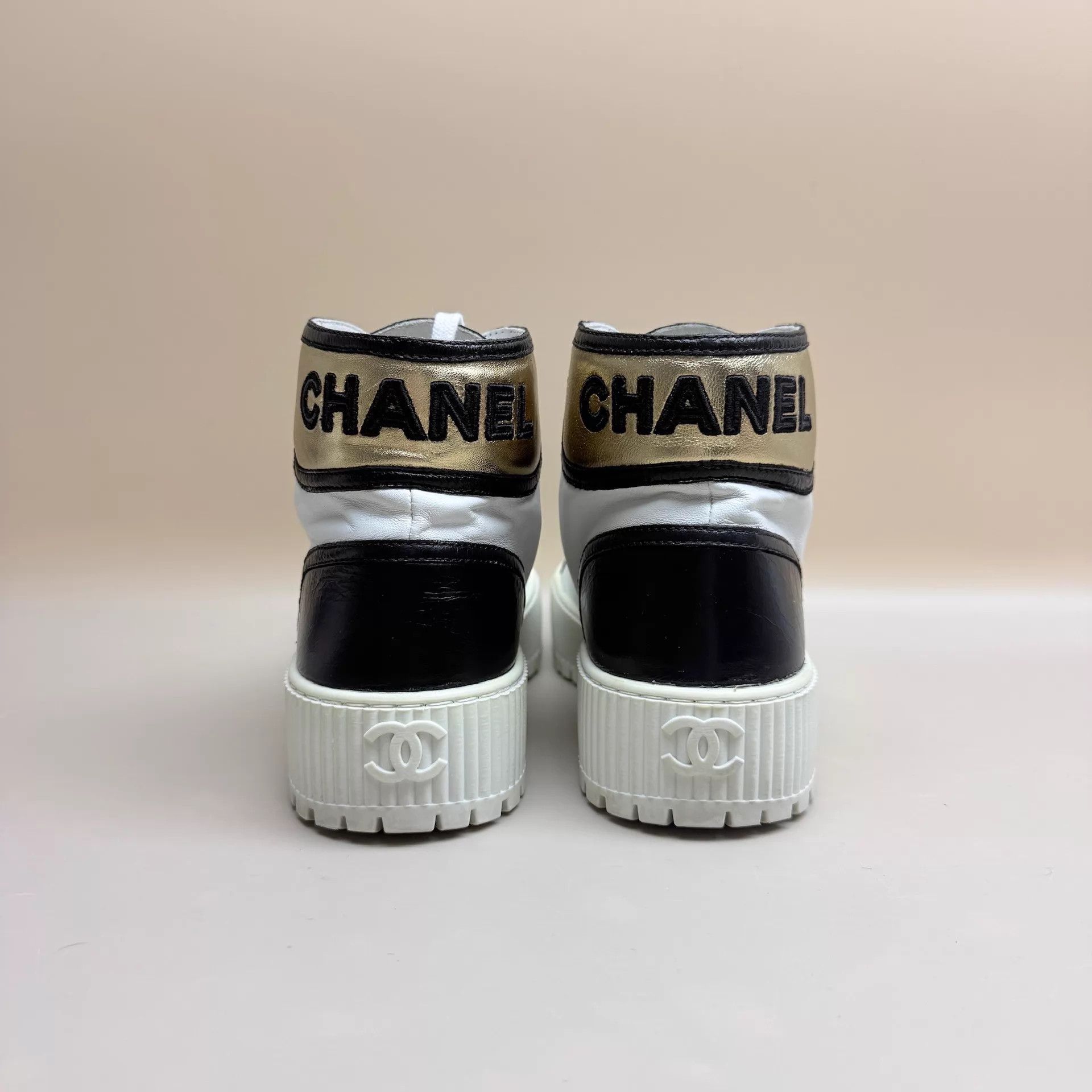 Chanel CHANEL Women's CC Logo White Gold Sneakers EUR36 99New Size US 5.5 / IT 35.5 - 3 Thumbnail